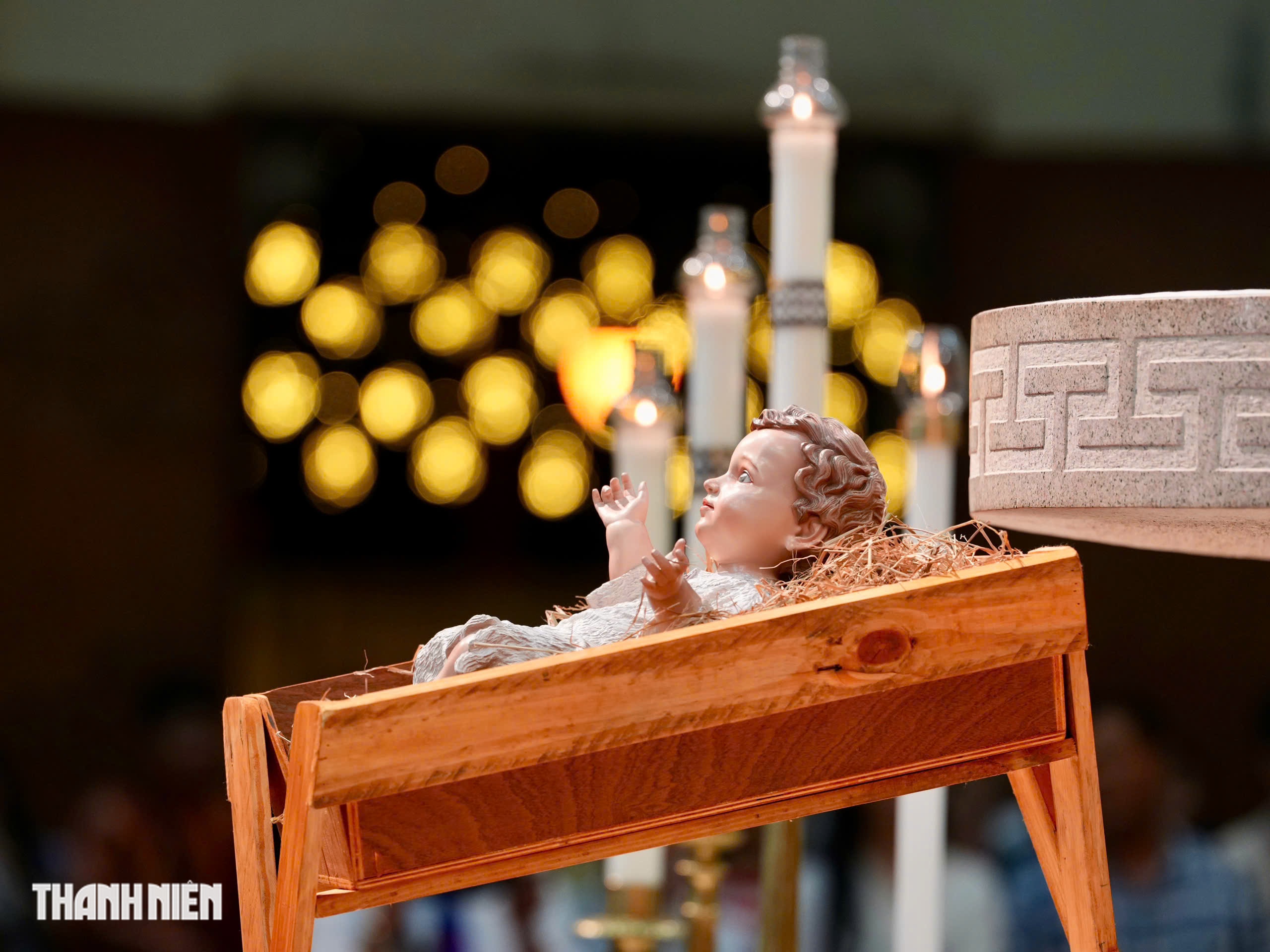 Gi&aacute;ng sinh ở Nh&agrave; thờ Đức B&agrave;:H&agrave;i nhi Gi&ecirc;su trong chậu nhựa gợi k&yacute; ức lũ lụt - Ảnh 7.