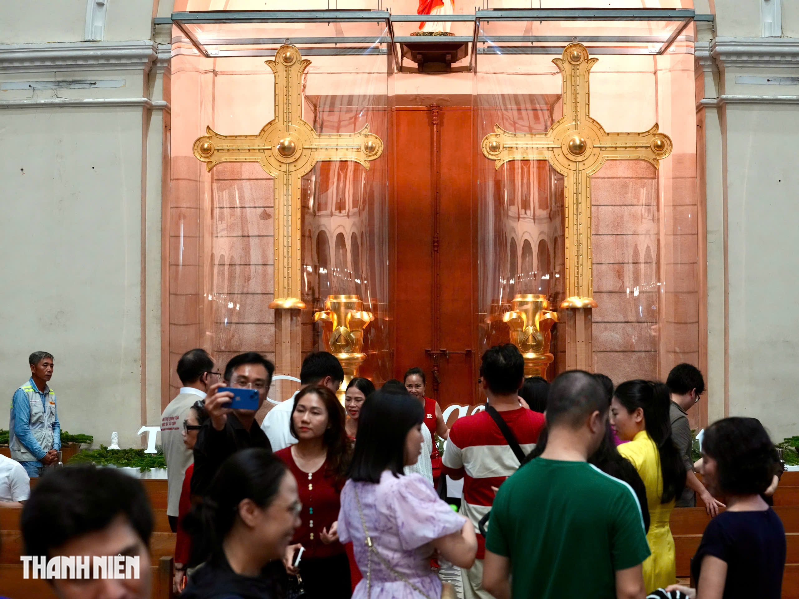 Gi&aacute;ng sinh ở Nh&agrave; thờ Đức B&agrave;:H&agrave;i nhi Gi&ecirc;su trong chậu nhựa gợi k&yacute; ức lũ lụt - Ảnh 12.