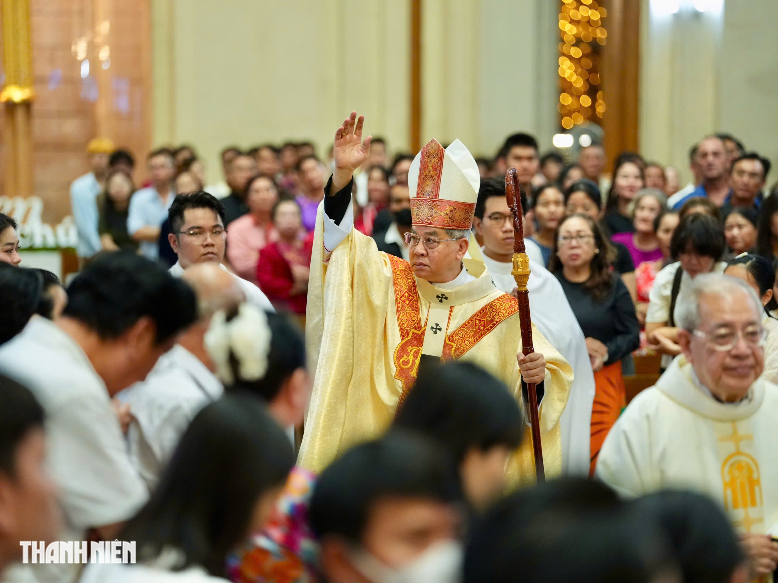 Gi&aacute;ng sinh ở Nh&agrave; thờ Đức B&agrave;:H&agrave;i nhi Gi&ecirc;su trong chậu nhựa gợi k&yacute; ức lũ lụt - Ảnh 2.