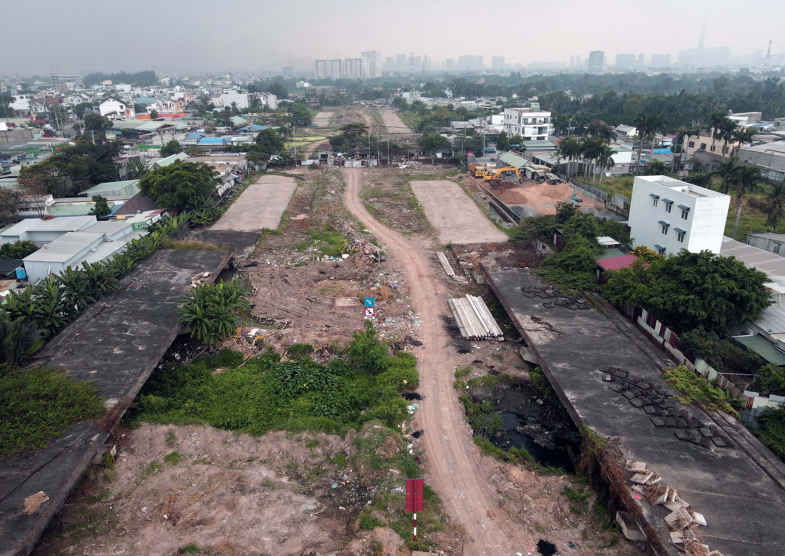 Vành đai 2 TP.HCM sắp khởi động lại sau nhiều năm "đắp chiếu" - Ảnh 1. Vành đai 2 TP.HCM sắp khởi động lại sau nhiều năm "đắp chiếu" - Ảnh 1.