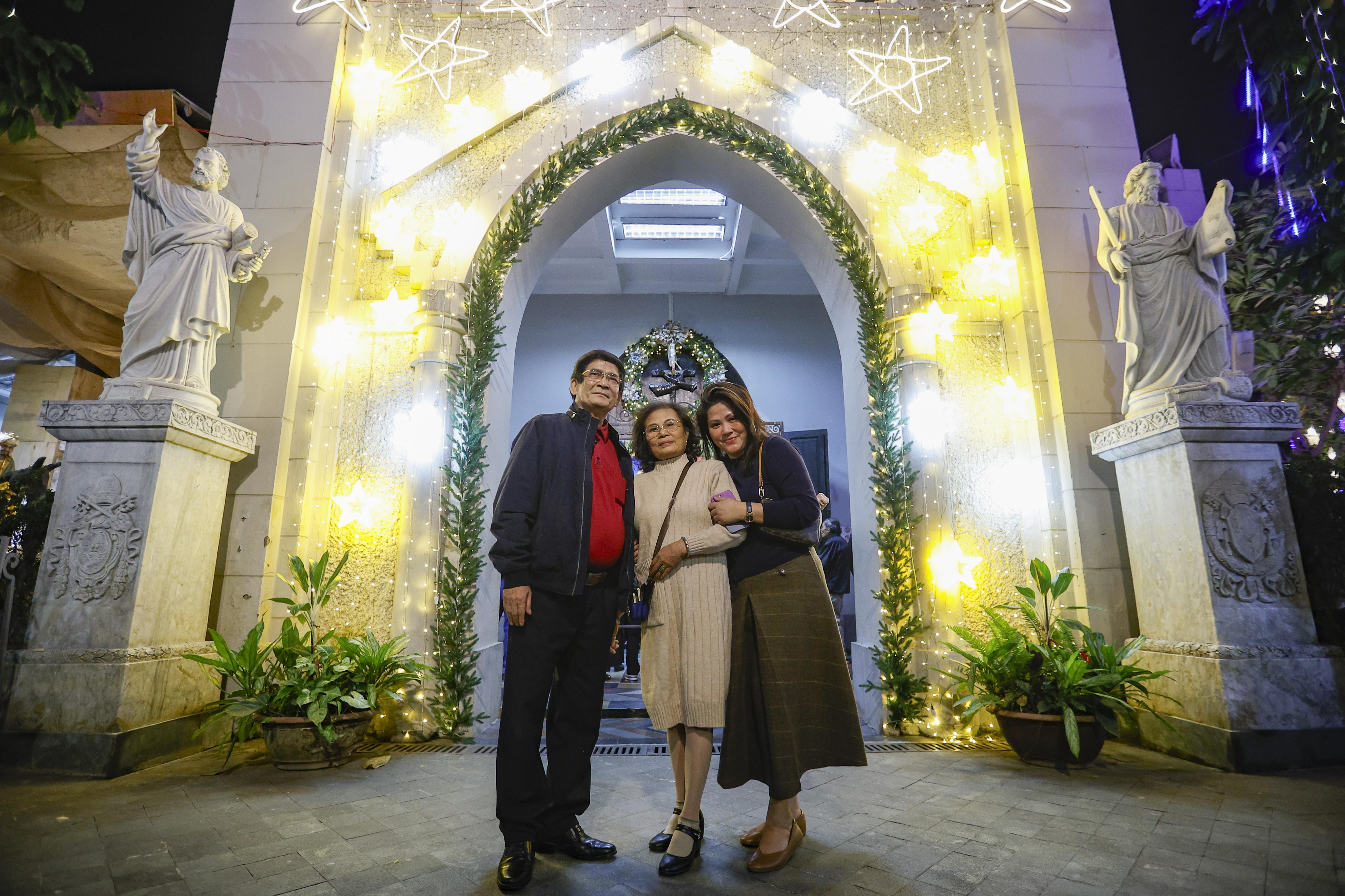 'Biển người' đổ về trung t&acirc;m H&agrave; Nội đ&ecirc;m Gi&aacute;ng sinh- Ảnh 15.