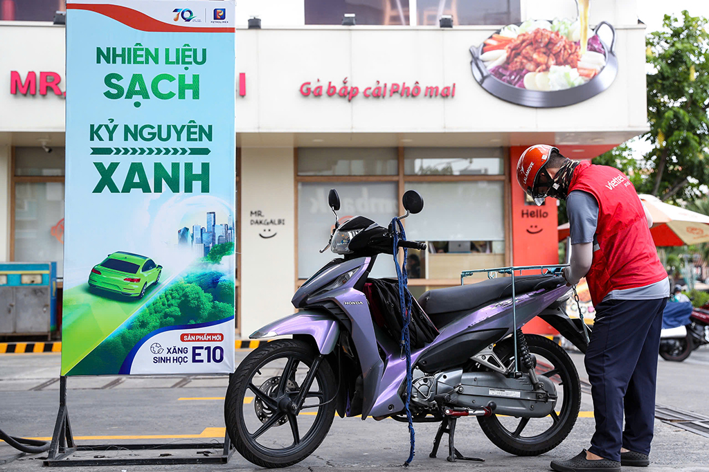 Vì sao xăng E10 vẫn còn khó bán?- Ảnh 1.