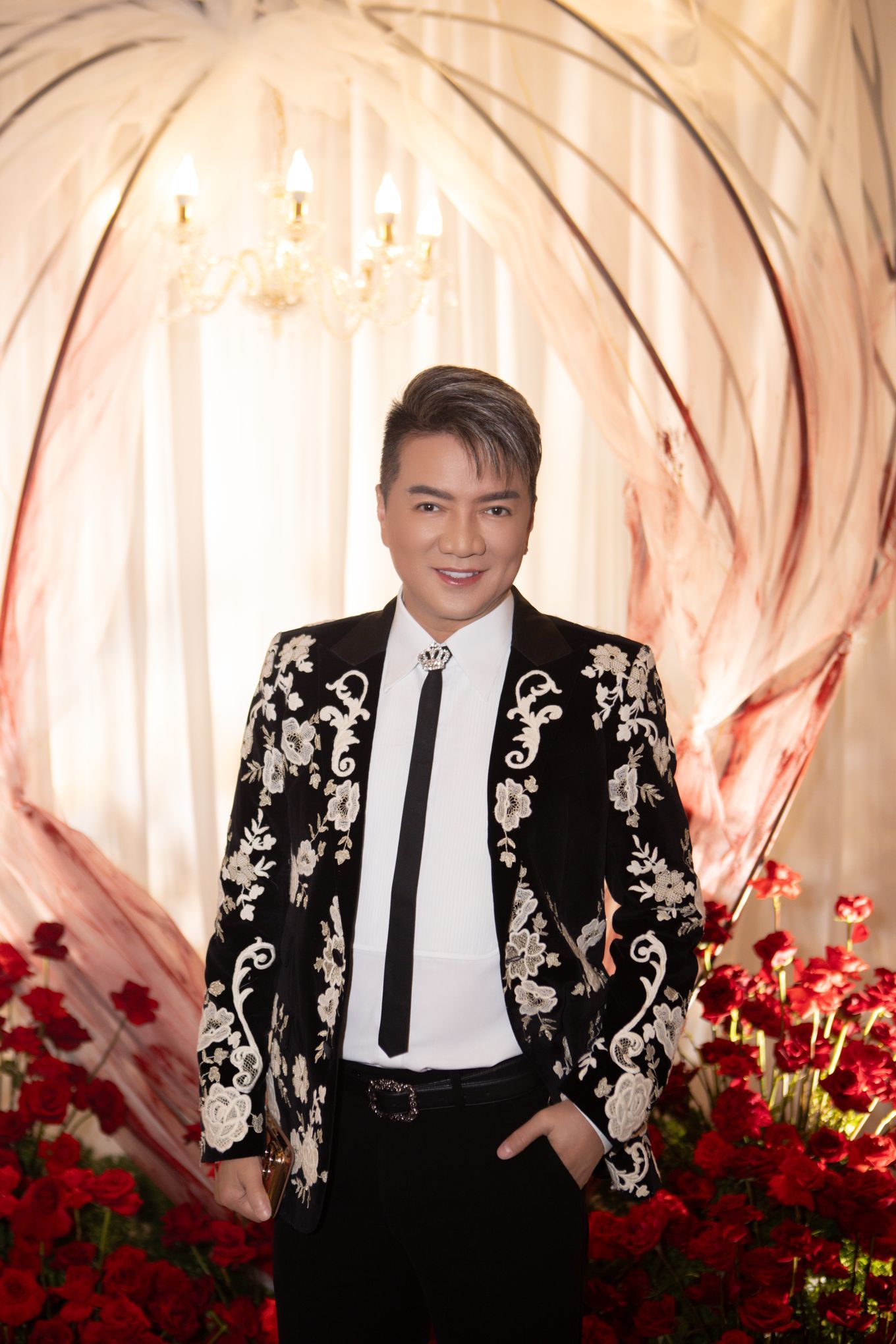 Đ&agrave;m Vĩnh Hưng, Kha Ly đến mừng Đo&agrave;n Minh T&agrave;i cưới vợ k&eacute;m 16 tuổi - Ảnh 6.