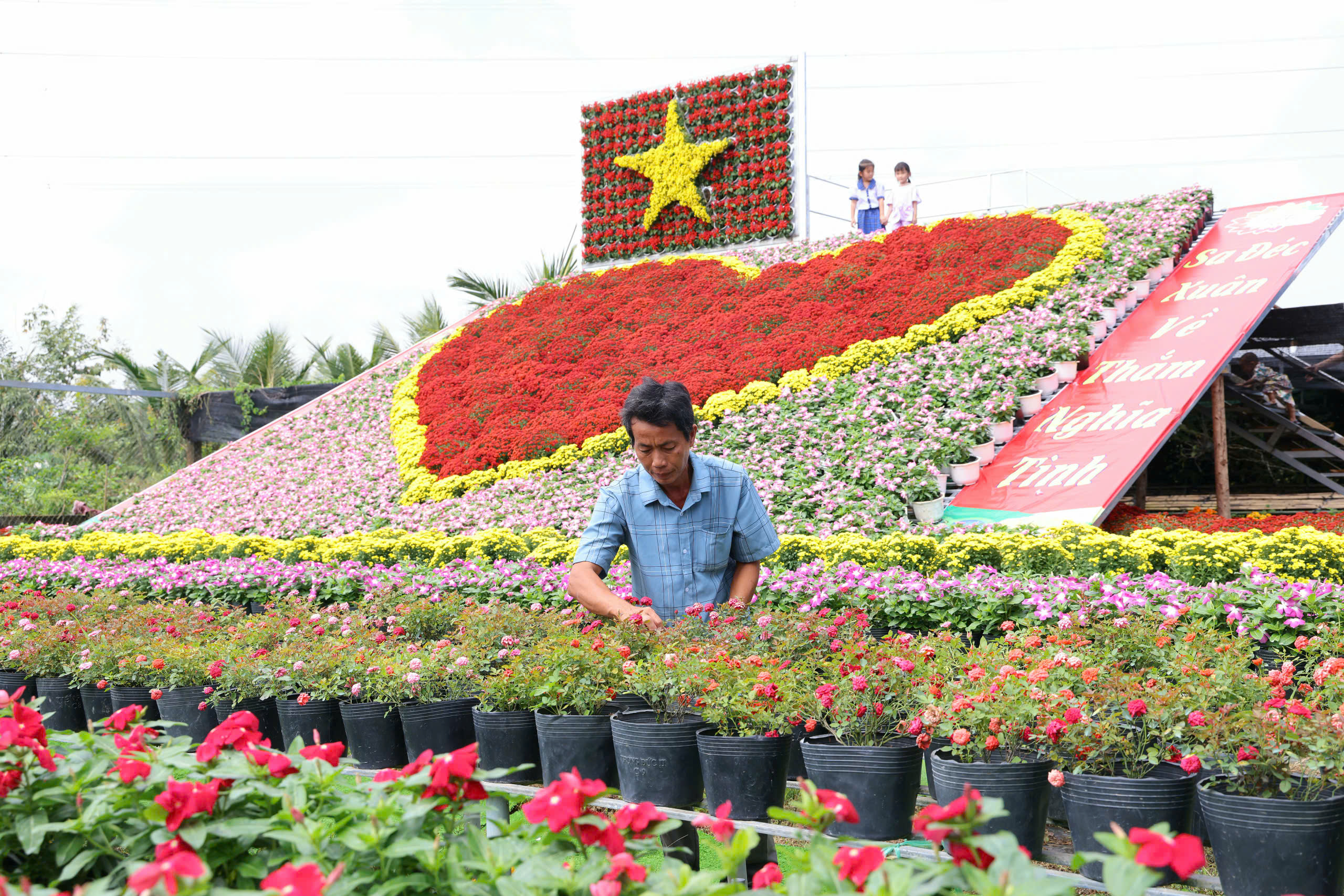 'Tr&aacute;i tim l&agrave;ng hoa' g&acirc;y sốt ở Sa Đ&eacute;c- Ảnh 1.