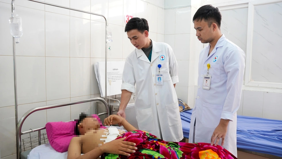 Cứu sống bệnh nh&acirc;n 14 tuổi bị vỡ gan nặng sau tai nạn giao th&ocirc;ng- Ảnh 1.