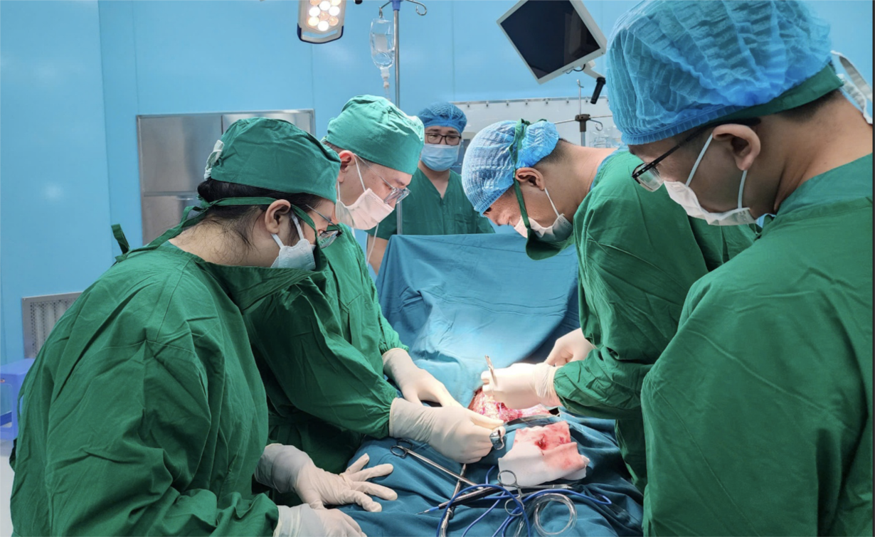 PGS-TS Tăng Chí Thượng: Để người dân Côn Đảo không còn ‘vượt biển’ chữa bệnh - Ảnh 1.