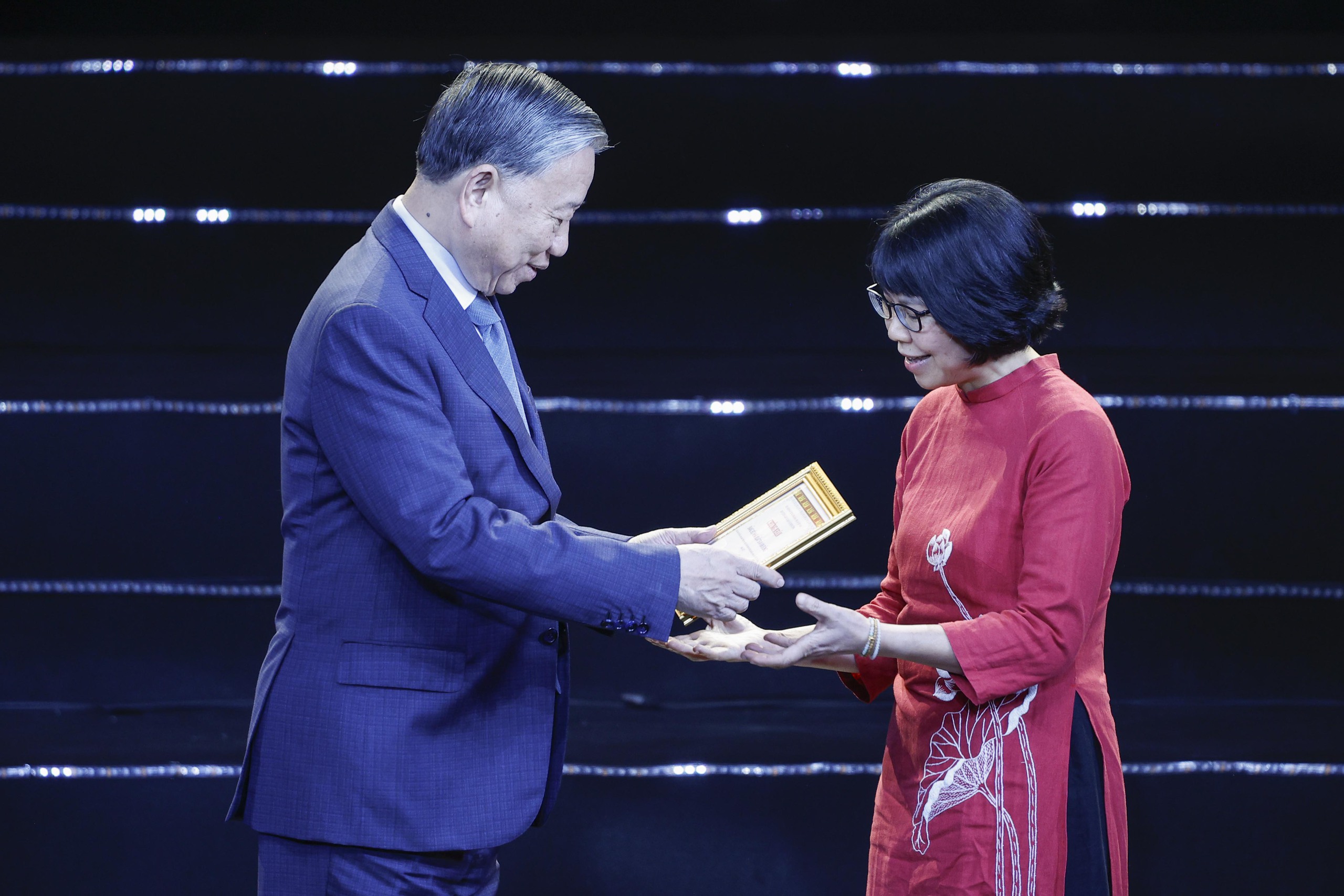 Tổng B&iacute; thư T&ocirc; L&acirc;m: Mỗi c&aacute;n bộ đảng vi&ecirc;n phải l&agrave; những người truyền cảm hứng
- Ảnh 7.