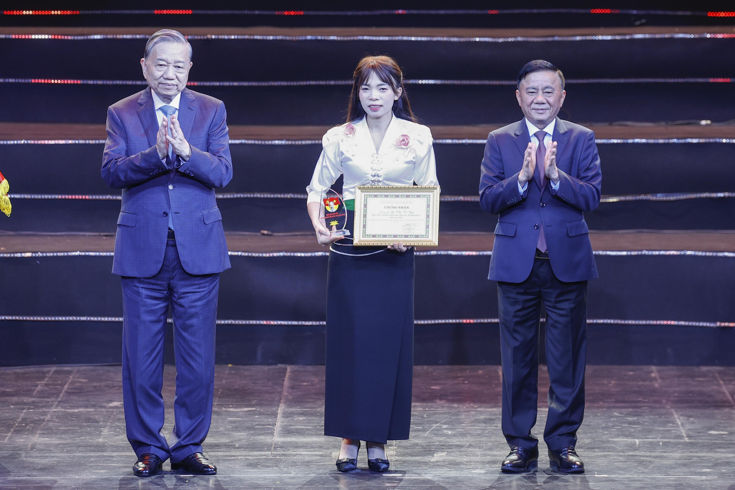 Tổng B&iacute; thư T&ocirc; L&acirc;m: Mỗi c&aacute;n bộ đảng vi&ecirc;n phải l&agrave; những người truyền cảm hứng
- Ảnh 4.