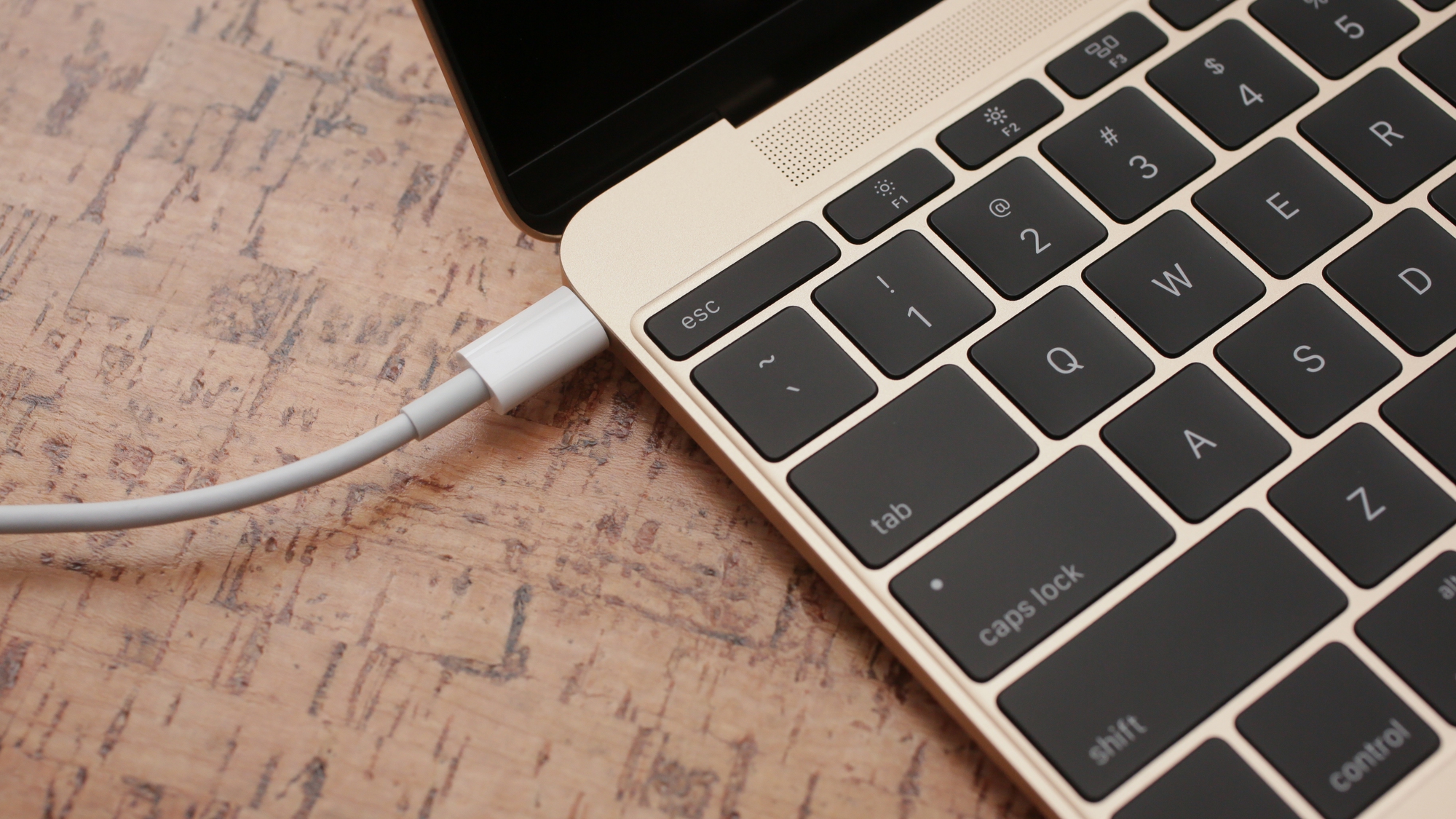 Không phải cổng USB-C nào trên MacBook cũng giống nhau - Ảnh 1.