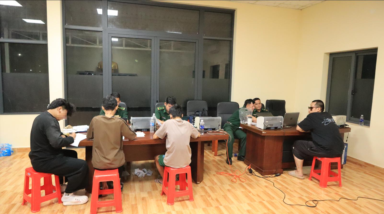 Cuộc tháo chạy Campuchia: Những nỗi đau và hy vọng trở về quê hương - Ảnh 2.