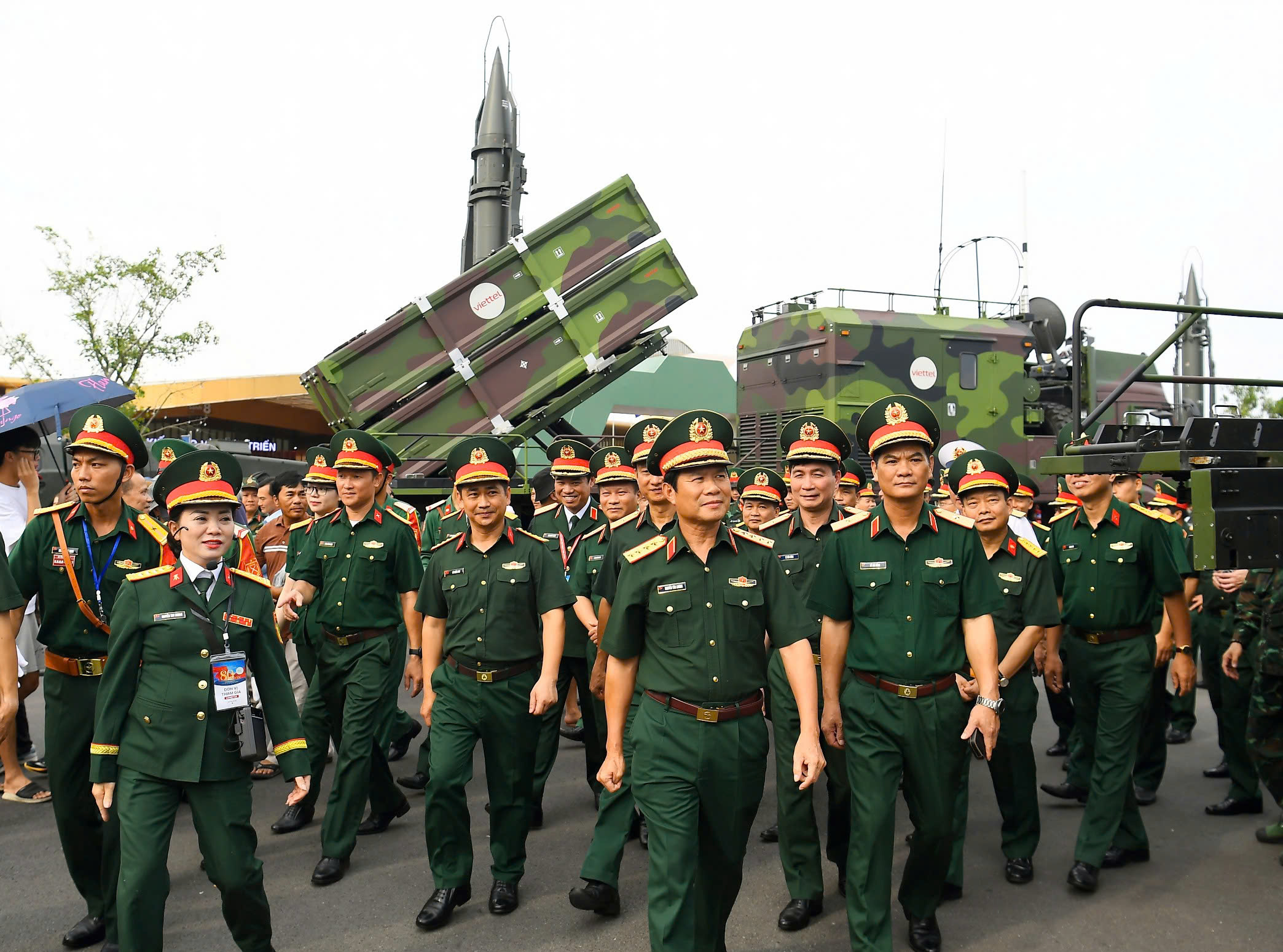 Đại tướng Nguyễn Tân Cương tiết lộ hệ thống vũ khí 'khủng' giúp quân đội hiện đại- Ảnh 1. Đại tướng Nguyễn Tân Cương tiết lộ hệ thống vũ khí 'khủng' giúp quân đội hiện đại- Ảnh 1.