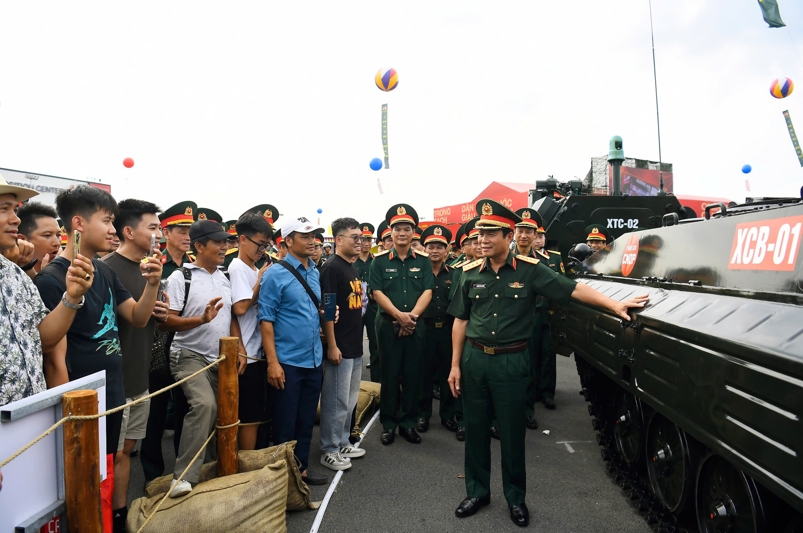 Đại tướng Nguyễn Tân Cương tiết lộ hệ thống vũ khí 'khủng' giúp quân đội hiện đại- Ảnh 2. Đại tướng Nguyễn Tân Cương tiết lộ hệ thống vũ khí 'khủng' giúp quân đội hiện đại- Ảnh 2.