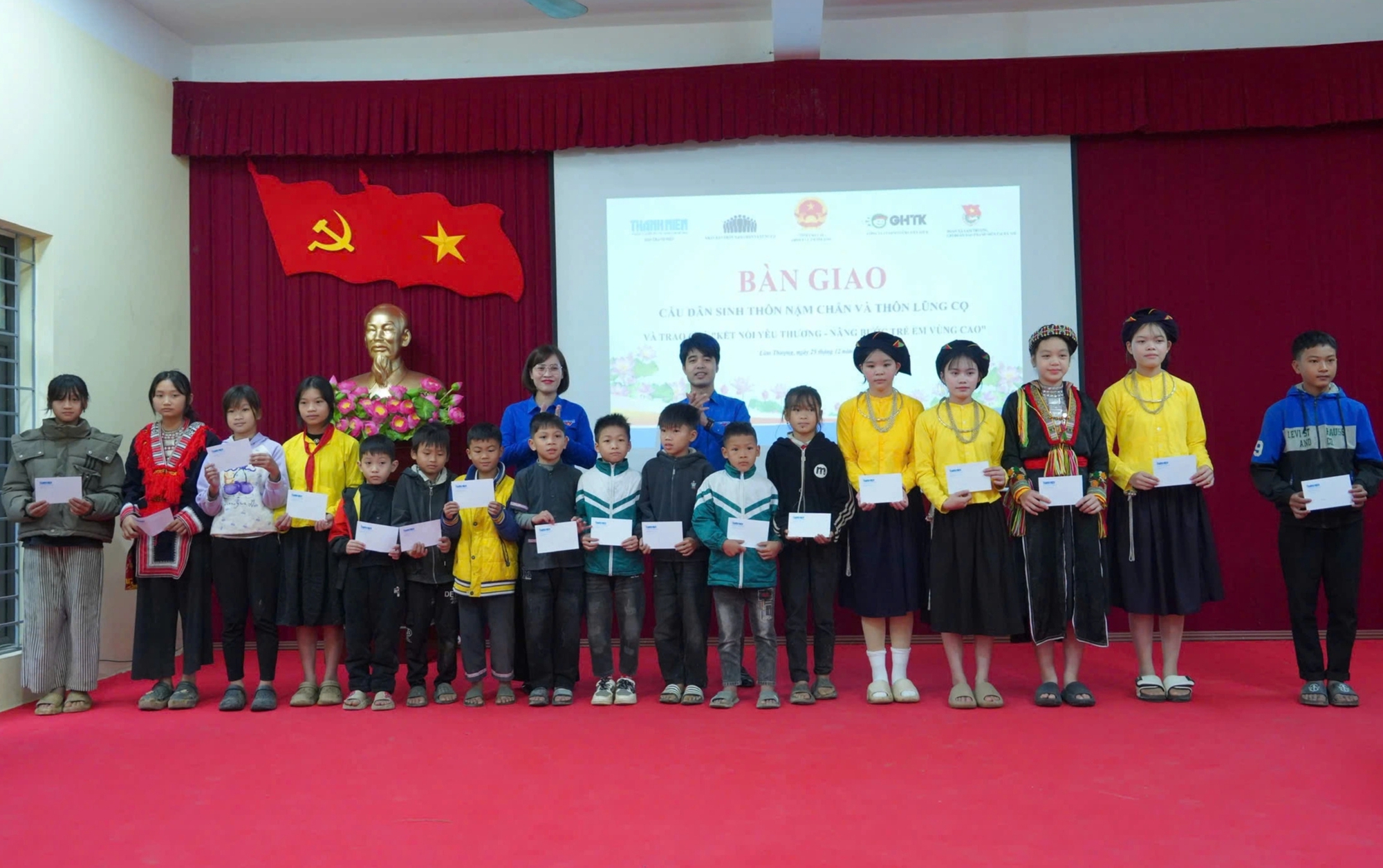 Kh&aacute;nh th&agrave;nh 2 cầu d&acirc;n sinh, mở lối đi lại an to&agrave;n cho người d&acirc;n v&ugrave;ng cao - Ảnh 8.