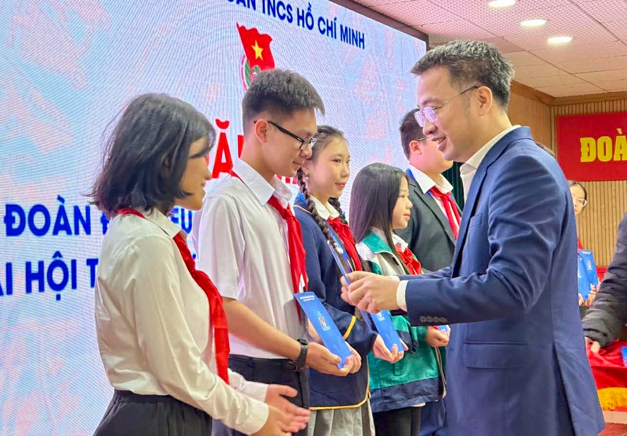 T.Ư Đo&agrave;n gặp mặt 47 đại biểu dự Đại hội Thi đua y&ecirc;u nước to&agrave;n quốc - Ảnh 5.