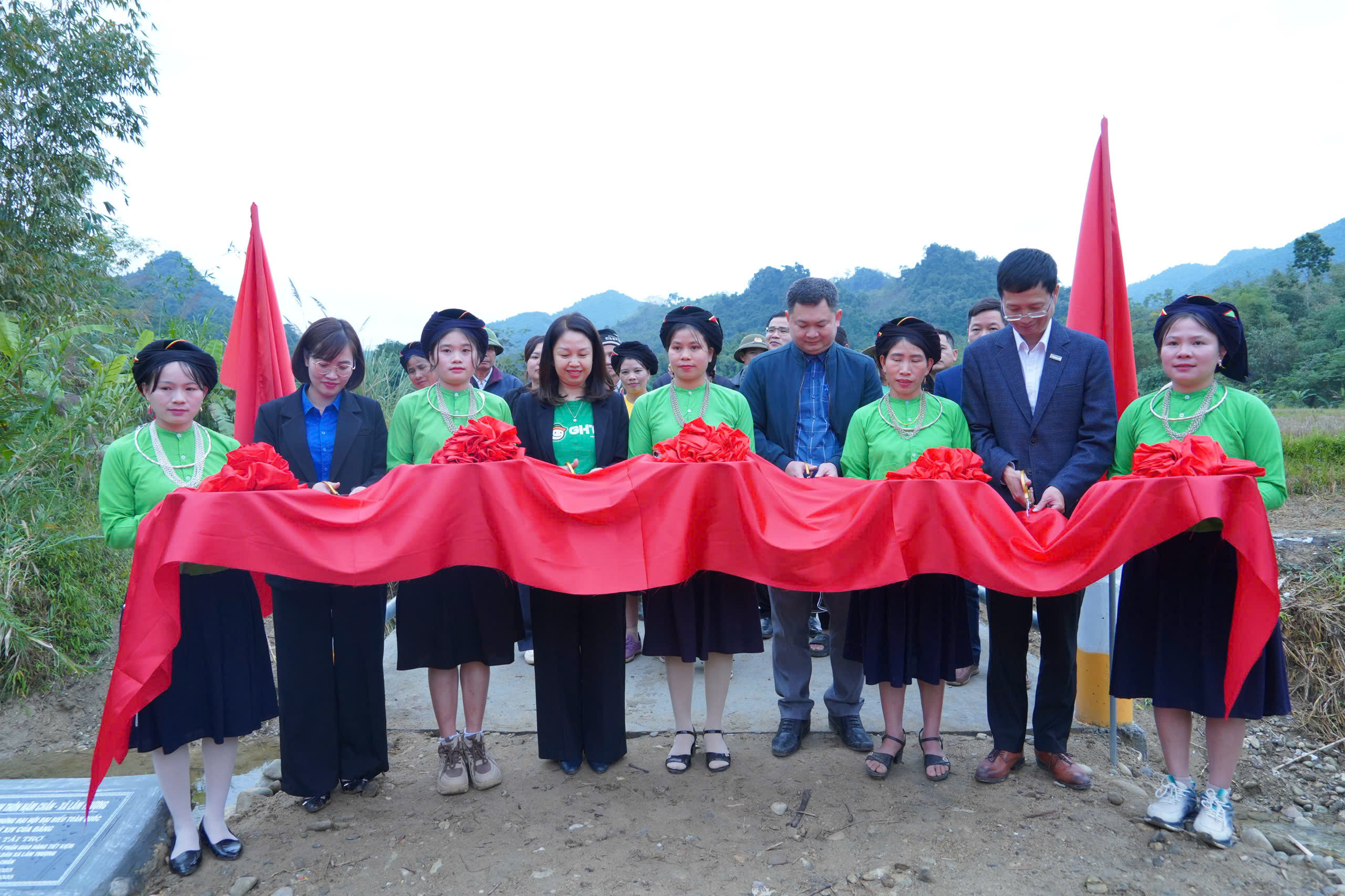 Kh&aacute;nh th&agrave;nh 2 cầu d&acirc;n sinh, mở lối đi lại an to&agrave;n cho người d&acirc;n v&ugrave;ng cao - Ảnh 6.