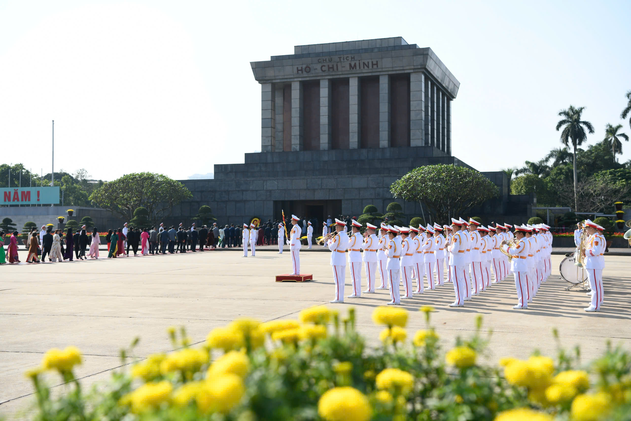 Đại biểu dự Đại hội Thi đua yêu nước vào lăng viếng Bác- Ảnh 3. Đại biểu dự Đại hội Thi đua yêu nước vào lăng viếng Bác- Ảnh 3.
