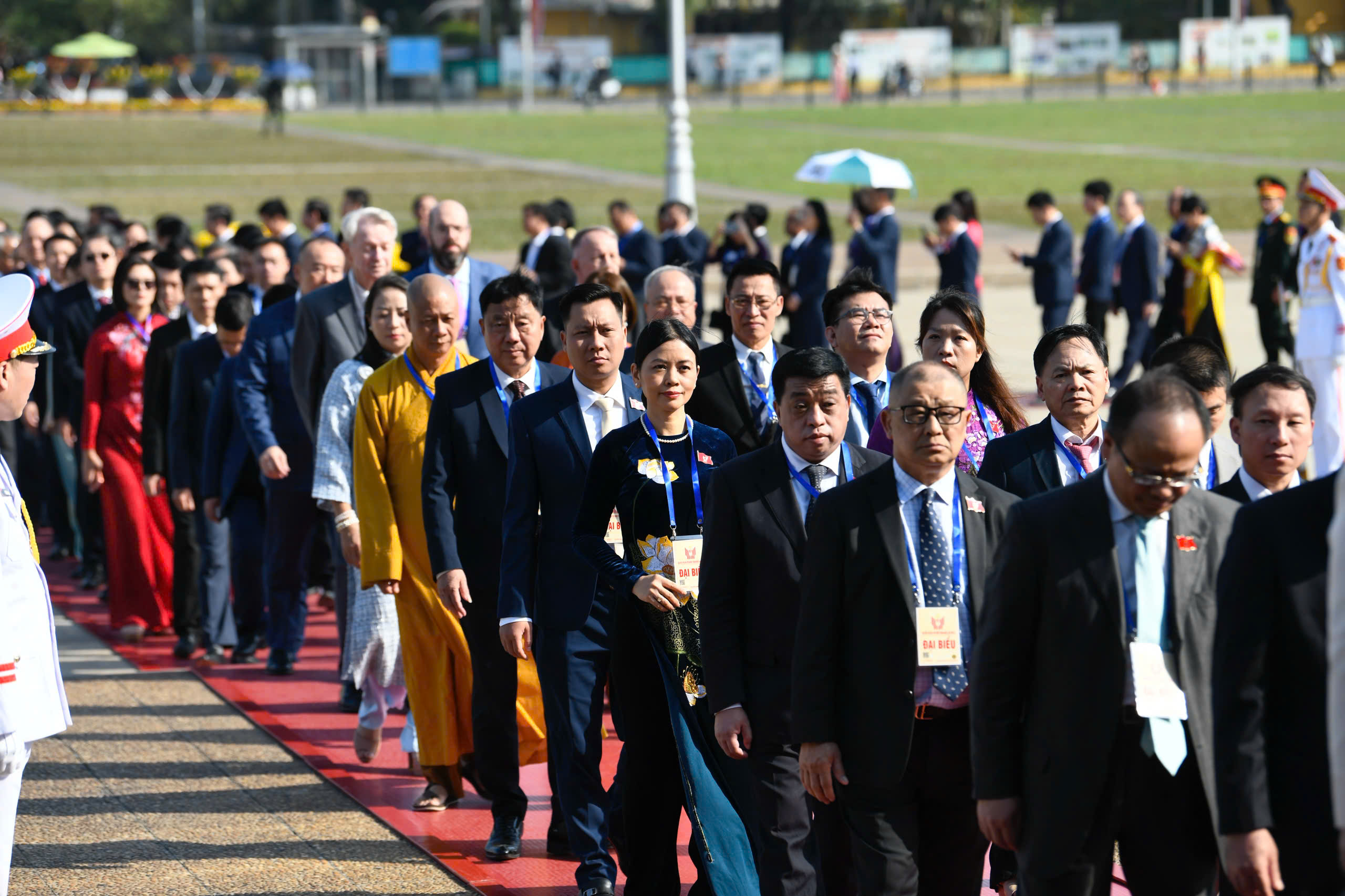 Đại biểu dự Đại hội Thi đua yêu nước vào lăng viếng Bác- Ảnh 4. Đại biểu dự Đại hội Thi đua yêu nước vào lăng viếng Bác- Ảnh 4.