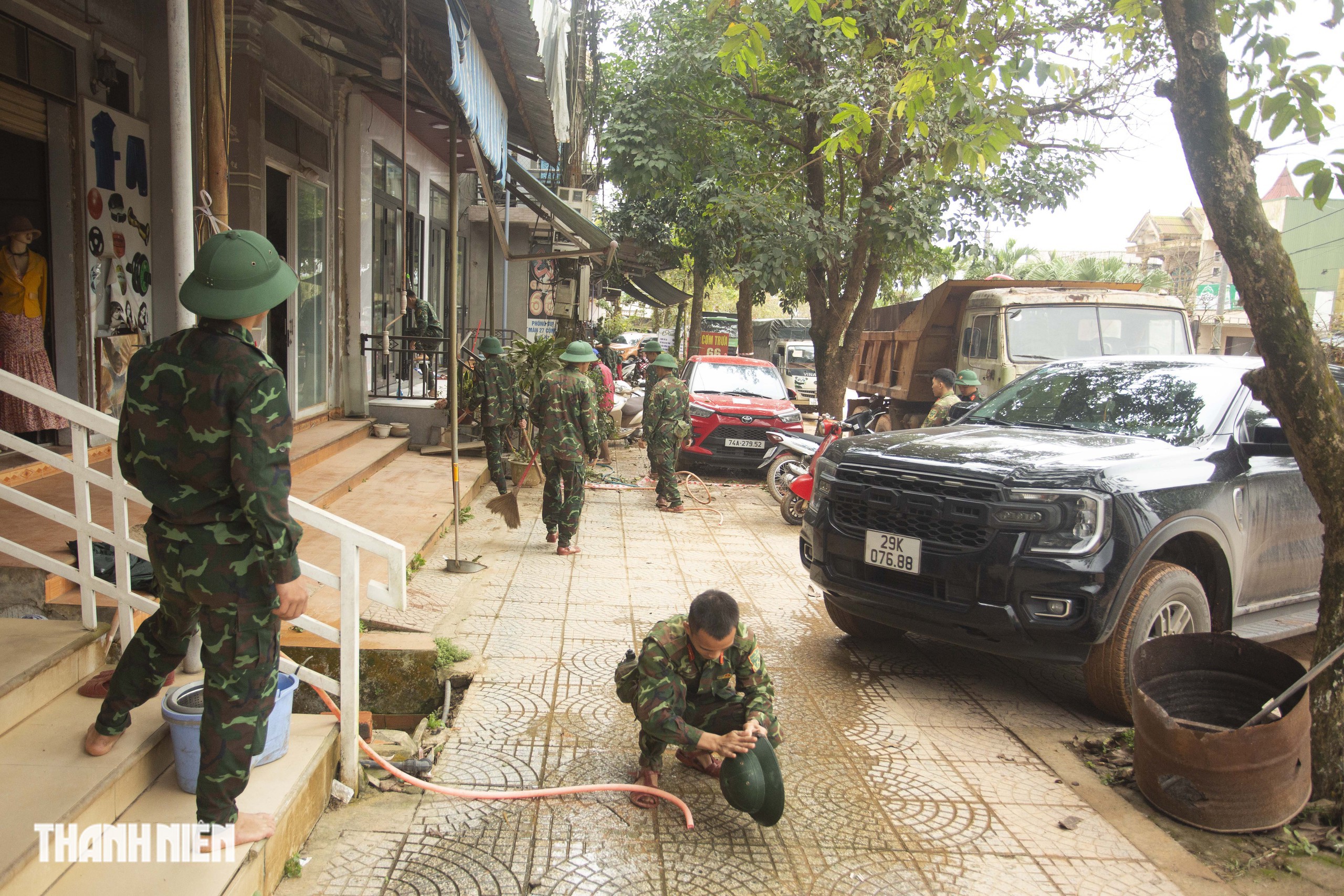 Thi c&ocirc;ng thần tốc, người d&acirc;n v&ugrave;ng sạt lở Khe Sanh đ&atilde; được về nh&agrave; - Ảnh 3.