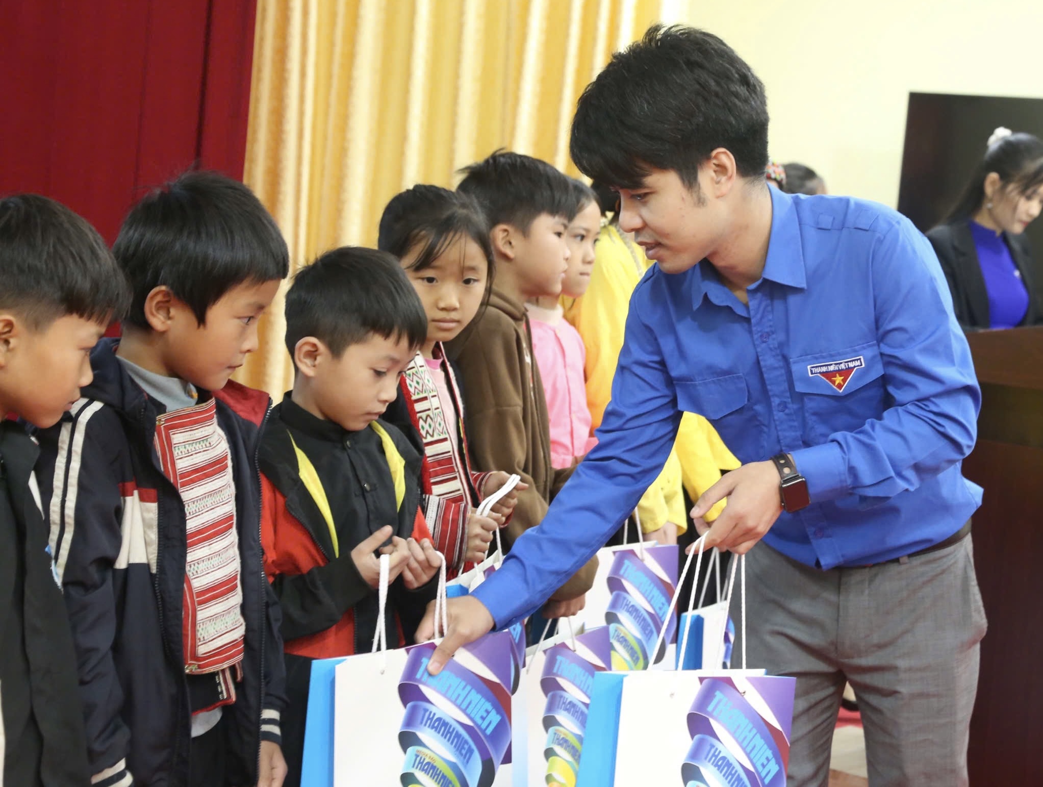 Kết nối y&ecirc;u thương, n&acirc;ng bước học sinh v&ugrave;ng cao L&acirc;m Thượng- Ảnh 4.