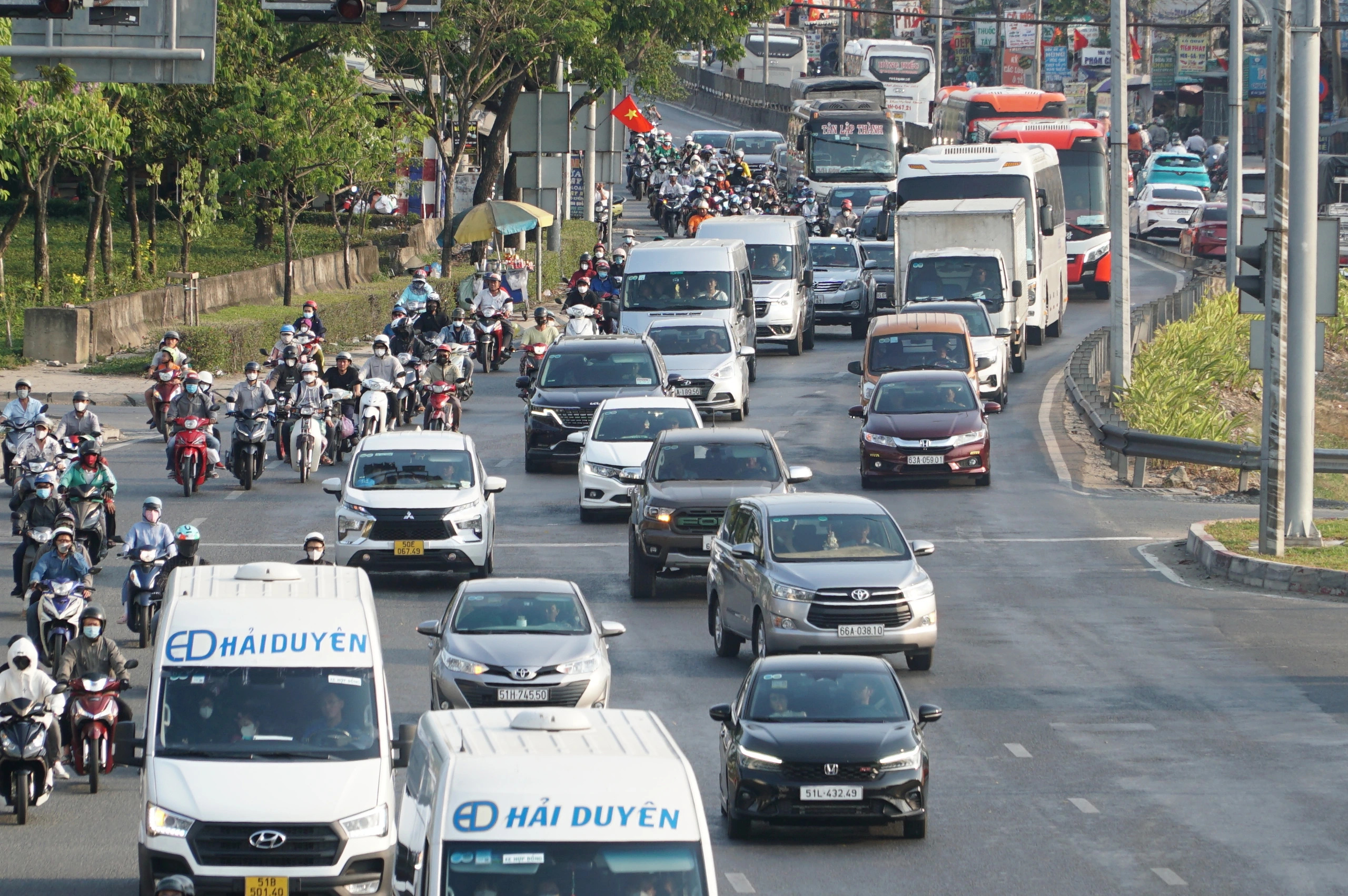 Lái ô tô trên quốc lộ và cao tốc, làm sao để tránh tai nạn ‘dồn toa’? - Ảnh 3.