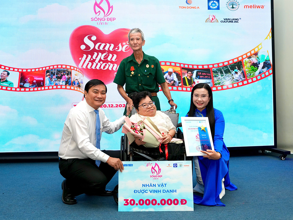 Lửa Sống đẹp bao năm vẫn nồng đượm - Ảnh 1.