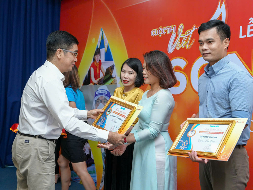 Lửa Sống đẹp bao năm vẫn nồng đượm - Ảnh 8.