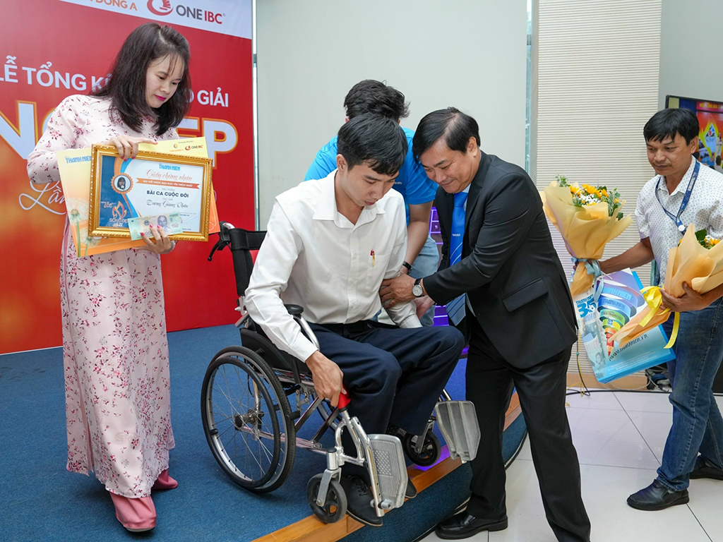 Lửa Sống đẹp bao năm vẫn nồng đượm - Ảnh 9.