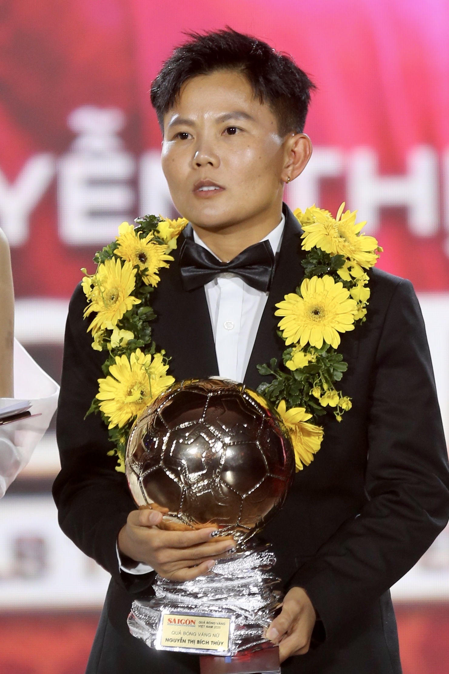 Quả b&oacute;ng v&agrave;ng Việt Nam B&iacute;ch Th&ugrave;y: Nước mắt kh&ocirc;ng c&ograve;n vị đắng- Ảnh 1.