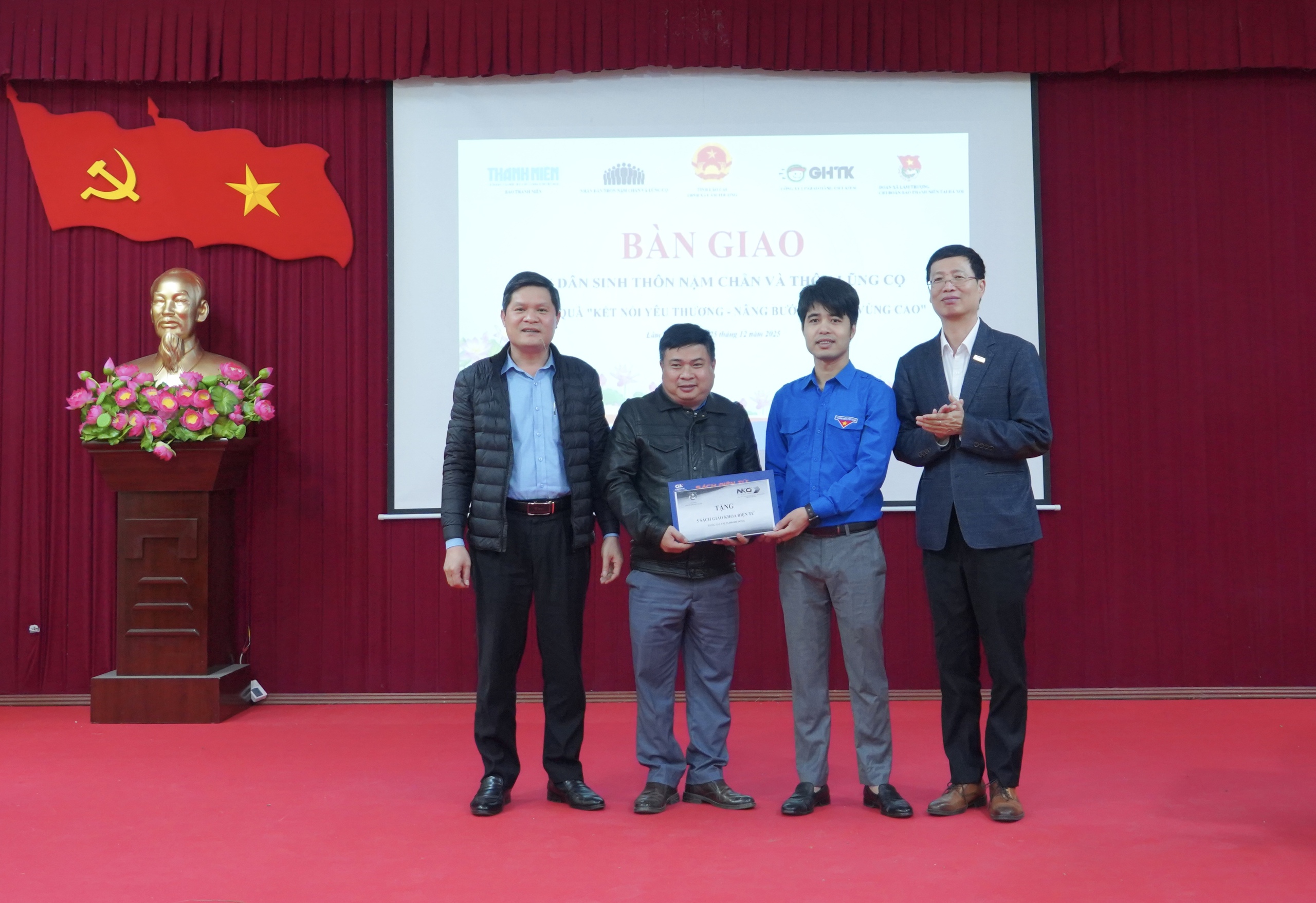 Kết nối y&ecirc;u thương, n&acirc;ng bước học sinh v&ugrave;ng cao L&acirc;m Thượng- Ảnh 2.