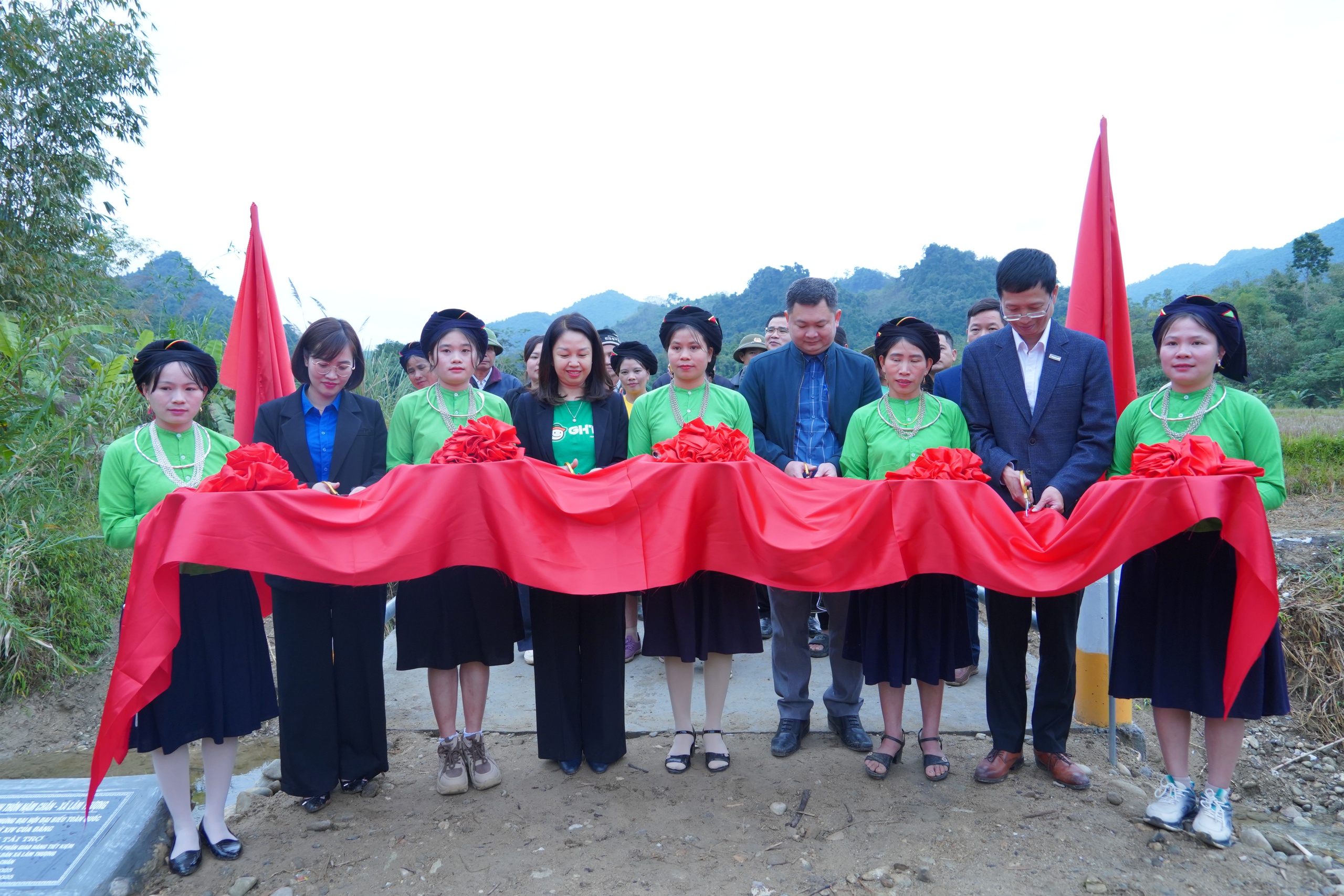 Kết nối y&ecirc;u thương, n&acirc;ng bước học sinh v&ugrave;ng cao L&acirc;m Thượng- Ảnh 1.