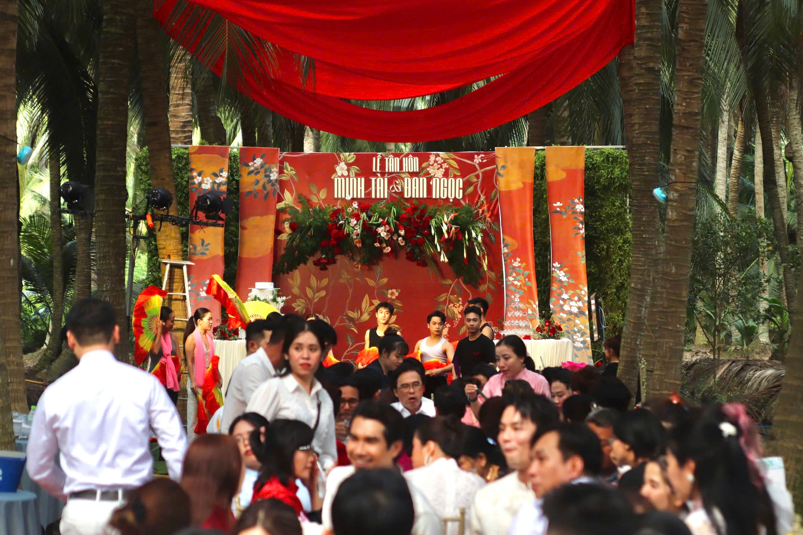 Đo&agrave;n Minh T&agrave;i tổ chức đ&aacute;m cưới miền T&acirc;y xưa, ch&egrave;o xuồng rước vợ &lsquo;về dinh&rsquo;- Ảnh 5.