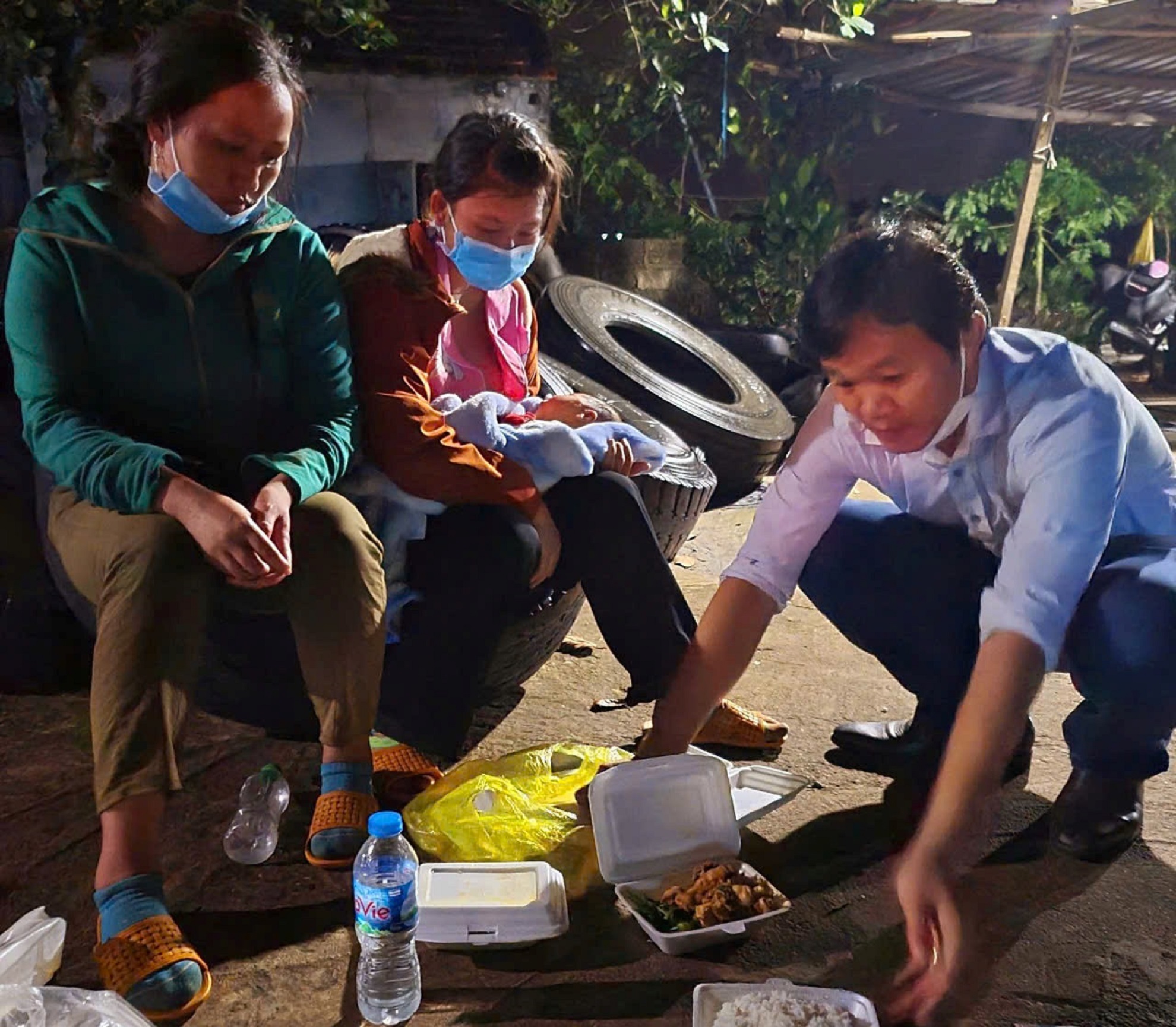 &Acirc;n t&igrave;nh ở lại c&ugrave;ng B&aacute;o Thanh Ni&ecirc;n- Ảnh 5.