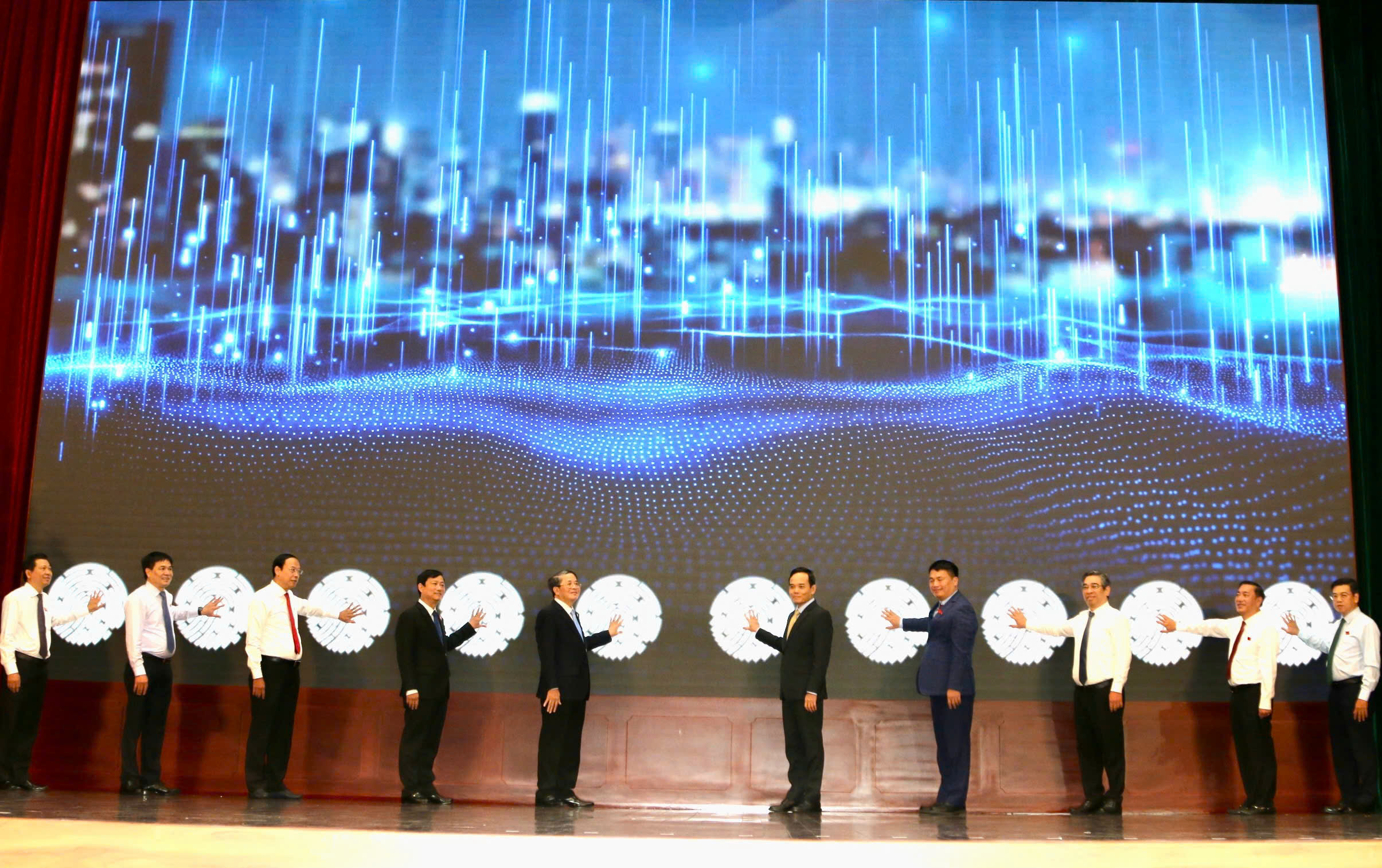 HĐND TP.HCM c&ocirc;ng bố nền tảng số: Tr&aacute;ch nhiệm đến c&ugrave;ng với kiến nghị cử tri - Ảnh 1.