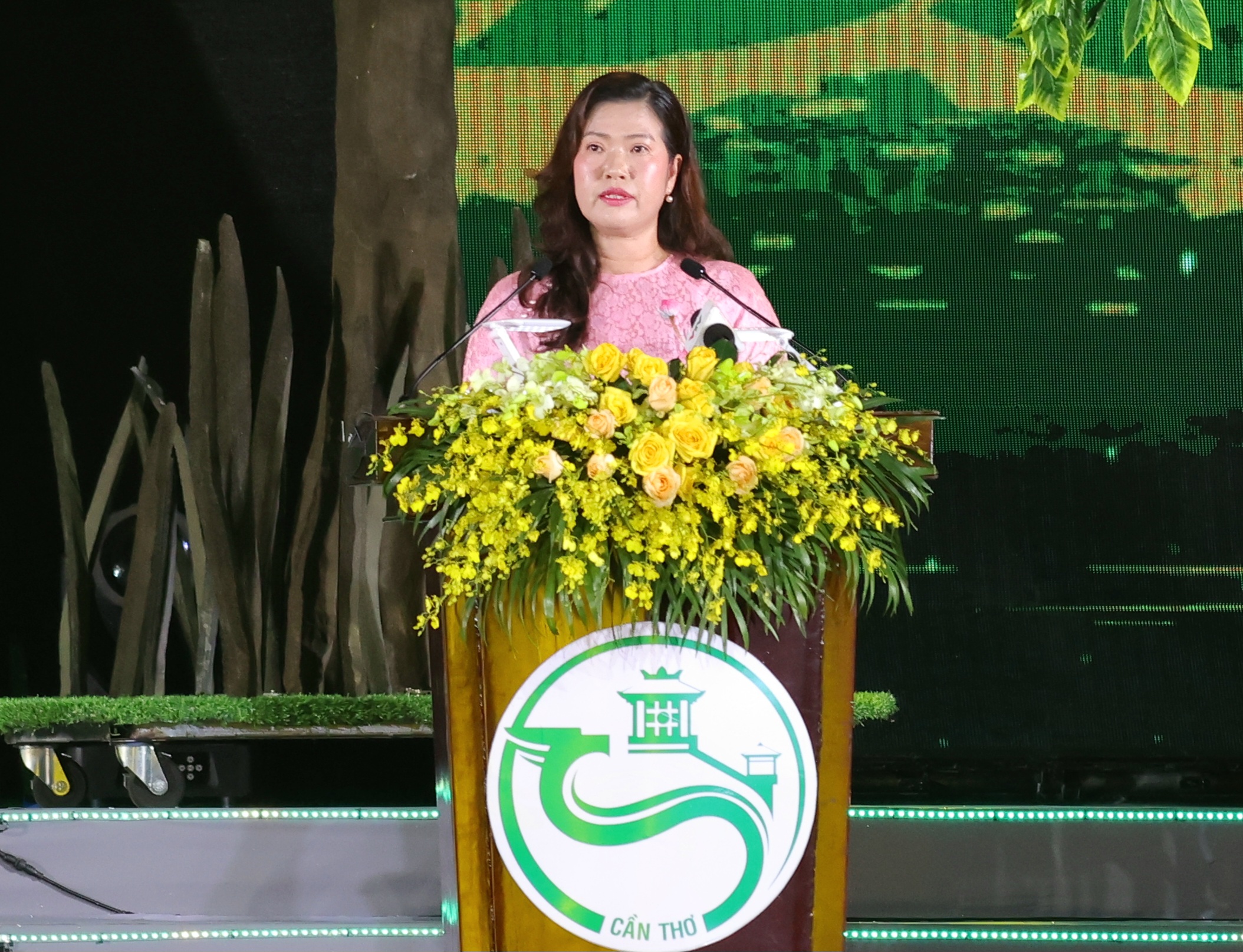 Đông nghịt người xem khai mạc lễ hội văn hóa sông nước Cần Thơ- Ảnh 3.