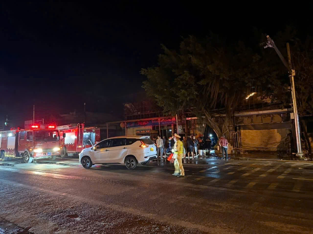 Cháy nhà ở Đắk Lắk: Bệnh viện tích cực điều trị cho cháu bé sơ sinh - Ảnh 1.