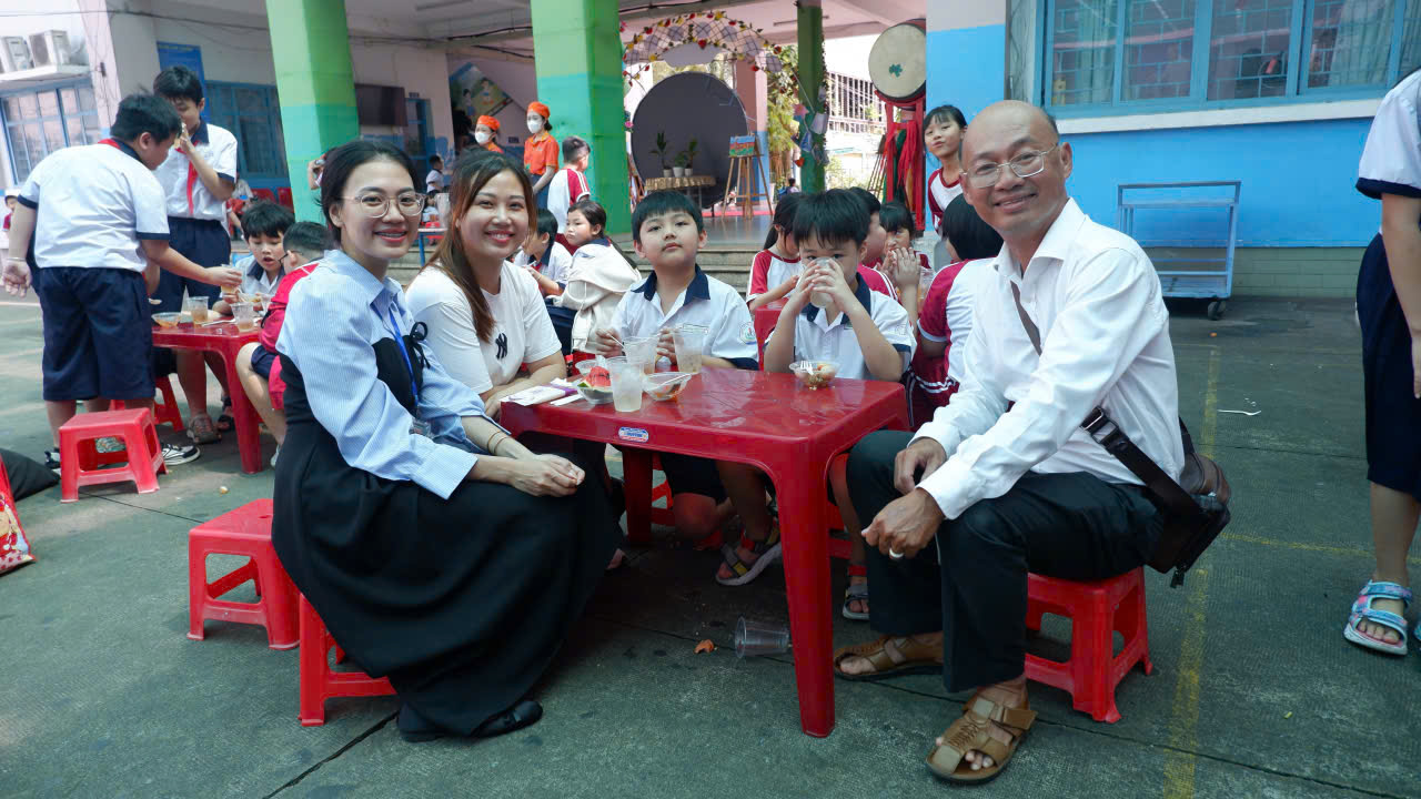 Những bữa ăn b&aacute;n tr&uacute; hạnh ph&uacute;c ở trường - Ảnh 6.