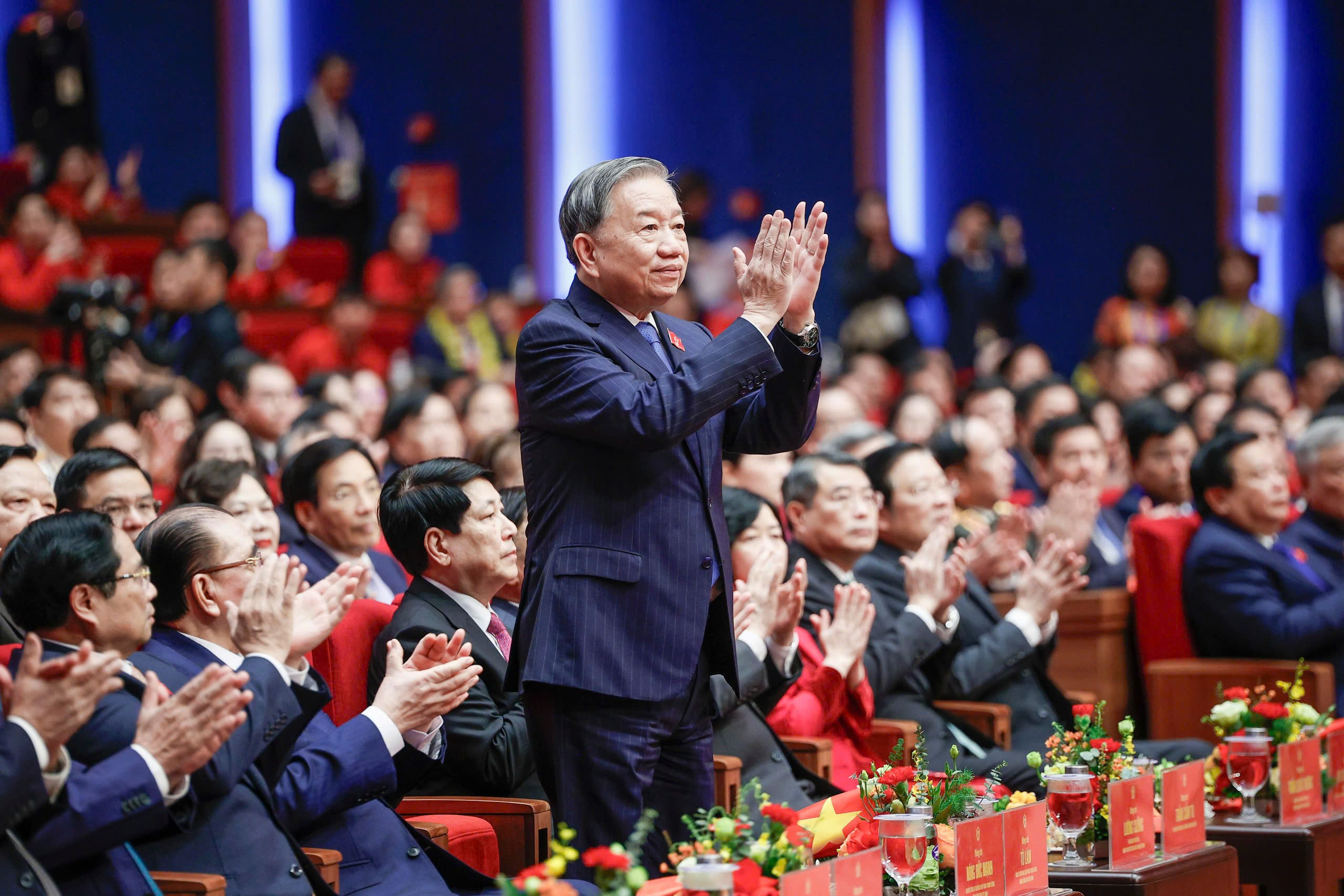 Thủ tướng: Ch&uacute;ng ta đ&atilde; vượt qua 'những cơn gi&oacute; ngược', đạt nhiều th&agrave;nh tựu quan trọng - Ảnh 1.