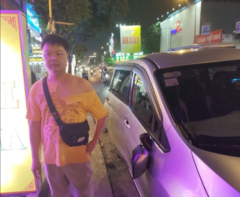 TP.HCM: Đòi phí vệ sinh, tài xế bị hành hung, đập phá xe - Ảnh 2.