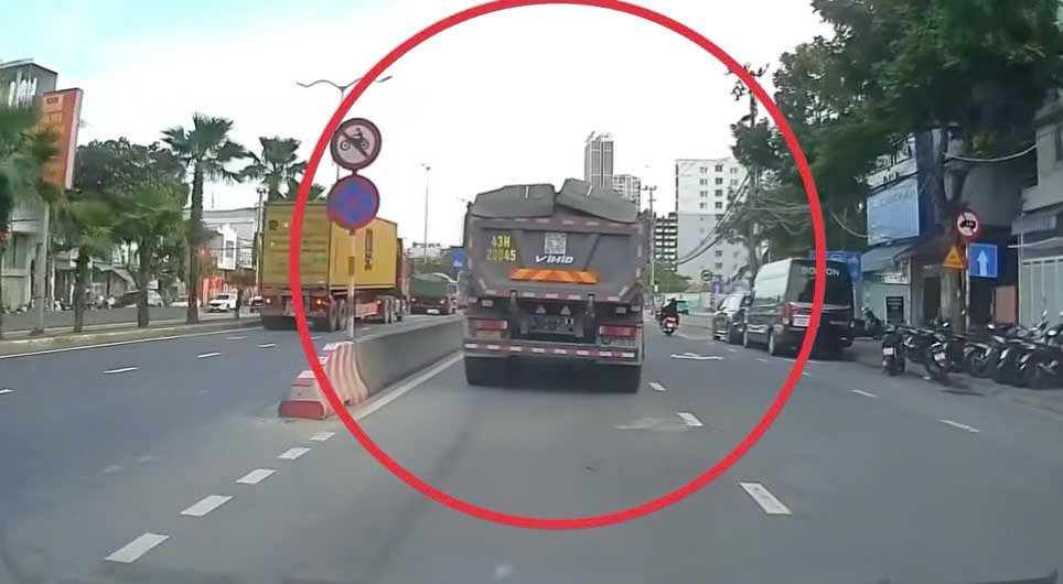 Đà Nẵng: Từ clip người dân gửi, CSGT phạt nặng xe tải đi vào đường cấm- Ảnh 1.