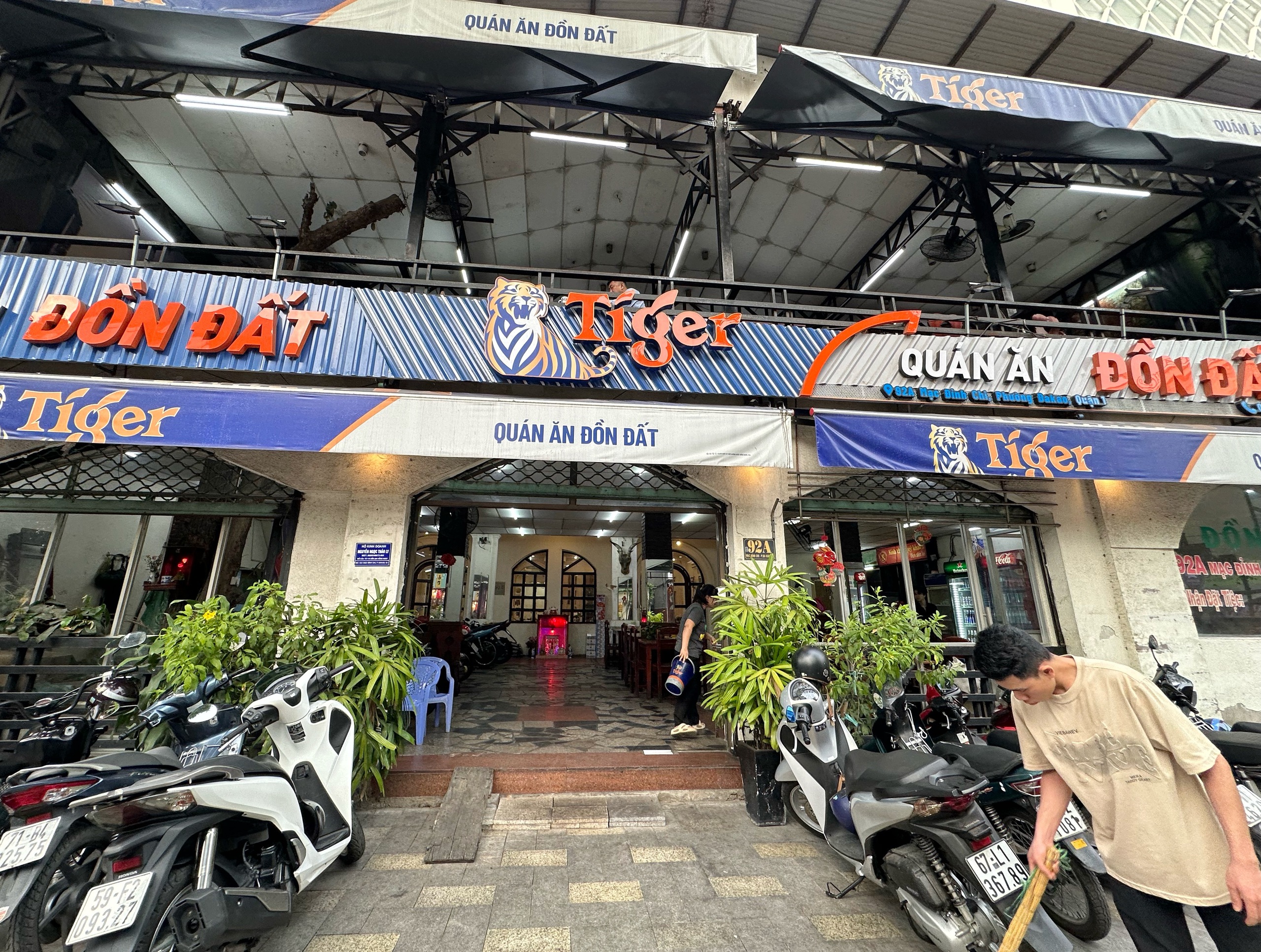 Qu&aacute;n ăn ở trung t&acirc;m TP.HCM đ&oacute;ng cửa trước 2026: B&agrave; chủ bật kh&oacute;c tạm biệt kh&aacute;ch - Ảnh 1.