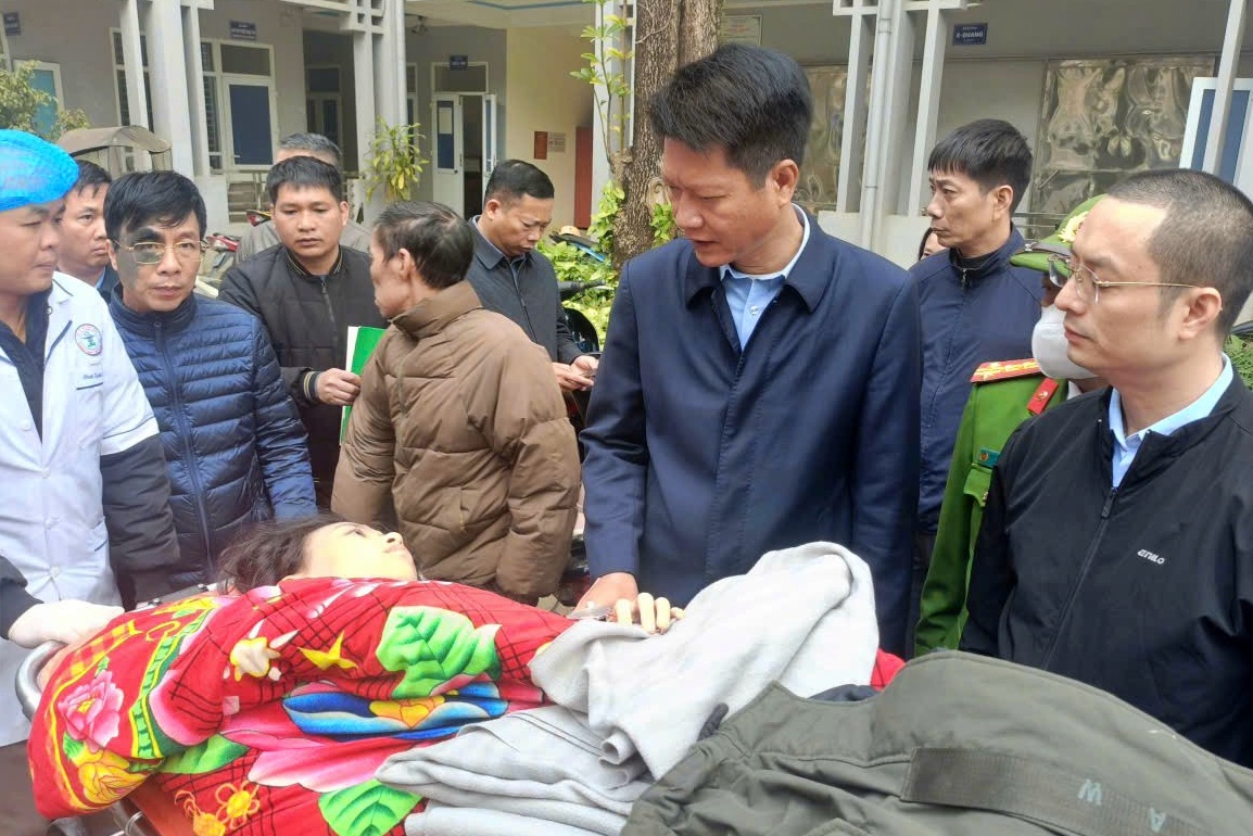 Danh tính 9 nạn nhân bị thương trong vụ lật xe đoàn thiện nguyện ở Lào Cai - Ảnh 1.