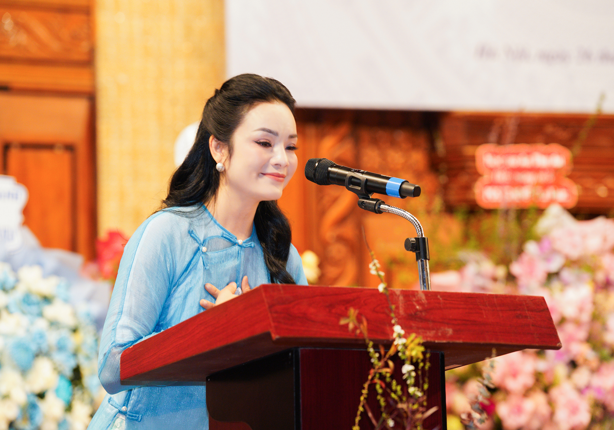 Nữ ca sĩ vừa lên chức phó giáo sư ở tuổi 43 là ai?- Ảnh 2.