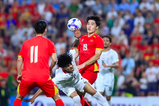 CĐV Thái Lan lại trầm trồ khen bóng đá Việt Nam đi trước thời đại khi cử đội U.21 đá ASIAD
- Ảnh 1. CĐV Thái Lan lại trầm trồ khen bóng đá Việt Nam đi trước thời đại khi cử đội U.21 đá ASIAD
- Ảnh 1.