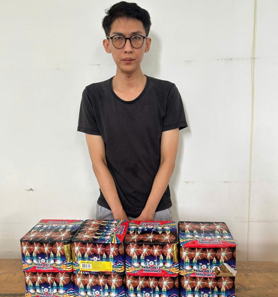 Bắt giữ 2 vụ mua bán pháo nổ trái phép tại xã Xuân Thới Sơn, TP.HCM- Ảnh 1.