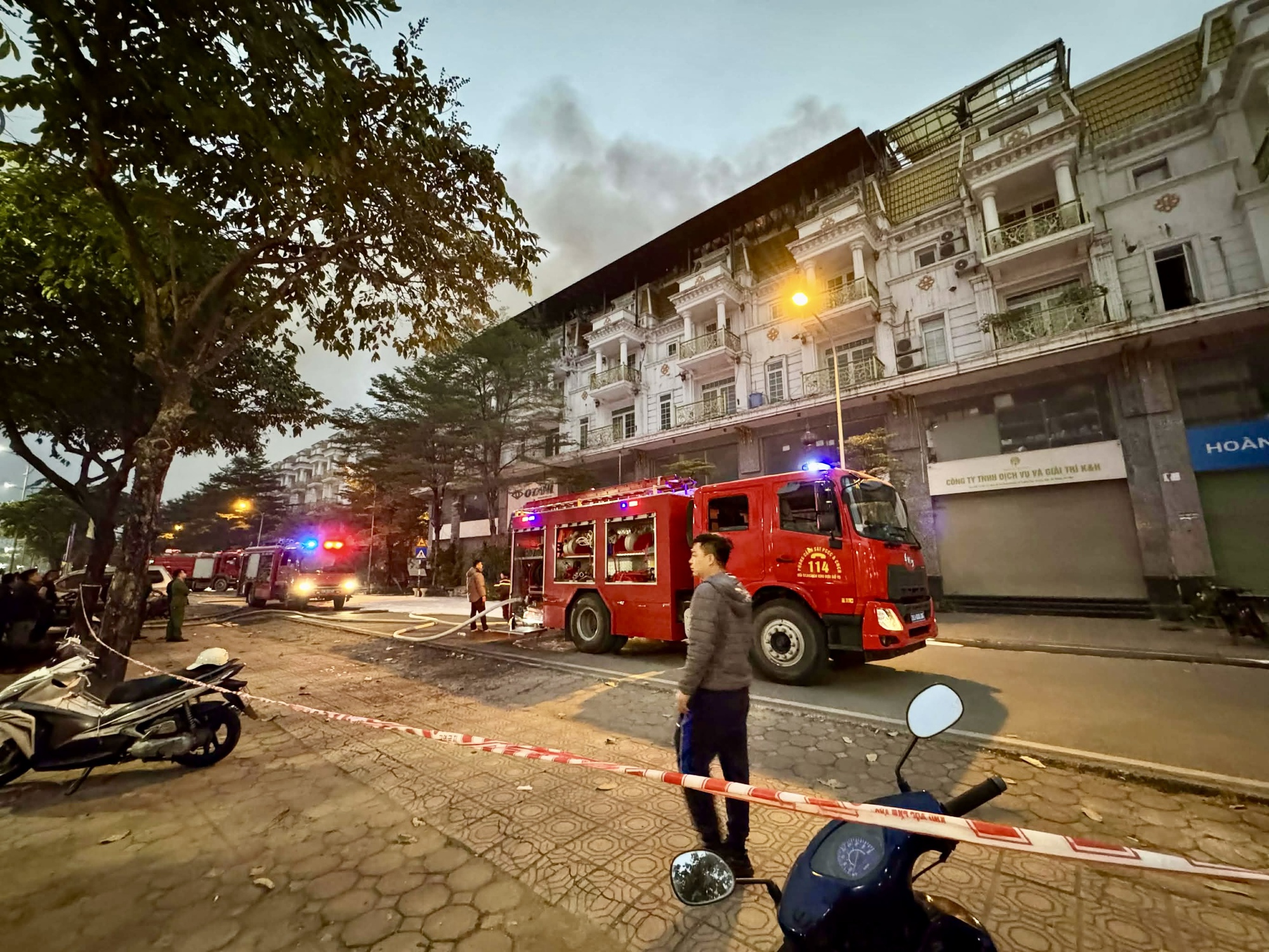 Cháy lớn tại Khu đô thị Geleximco Lê Trọng Tấn- Ảnh 3.