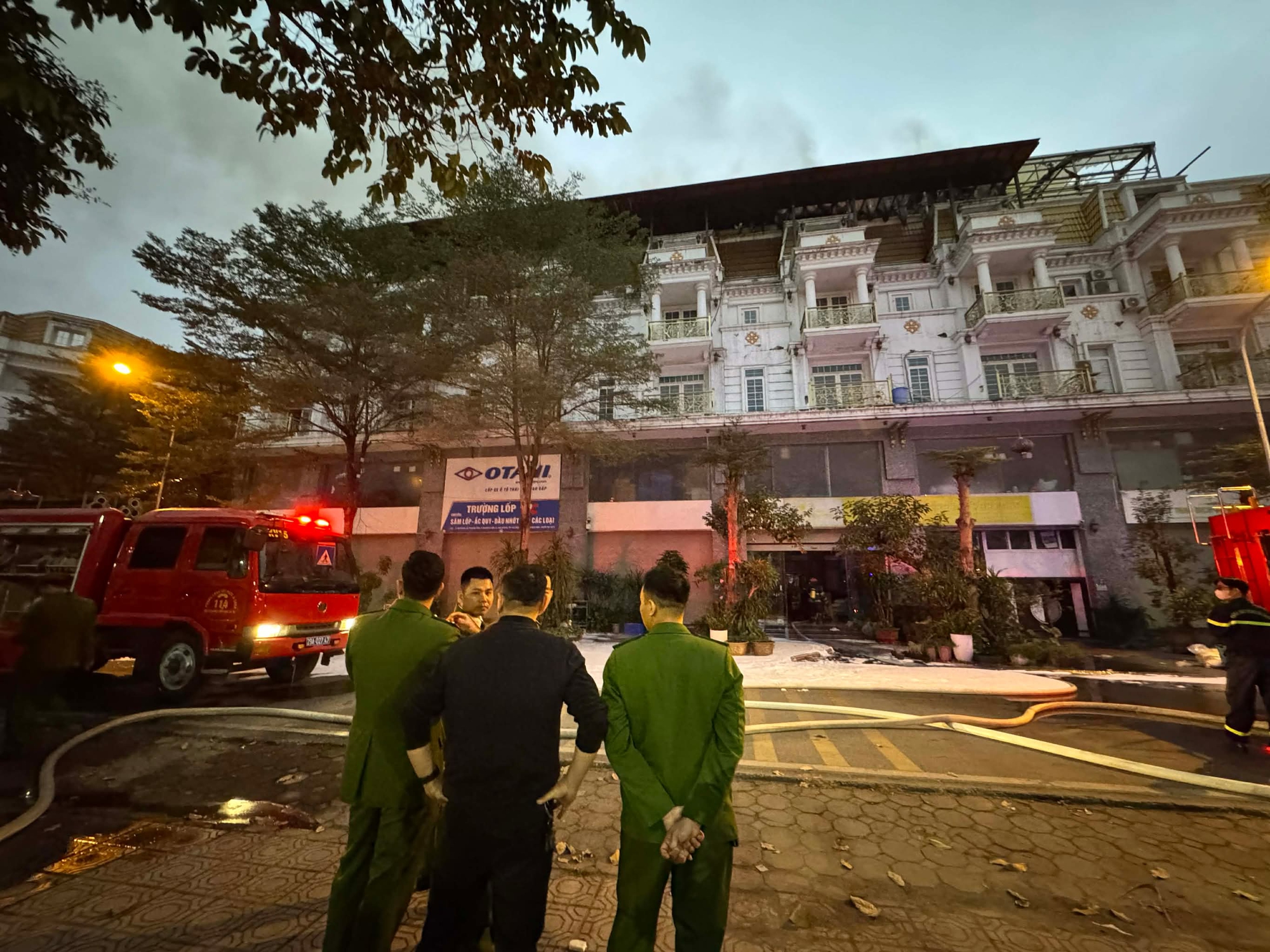 Cháy lớn tại Khu đô thị Geleximco Lê Trọng Tấn- Ảnh 8.