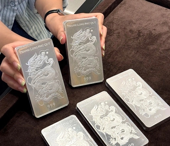 Giá bạc tăng hơn 10 triệu đồng/kg - Ảnh 1.