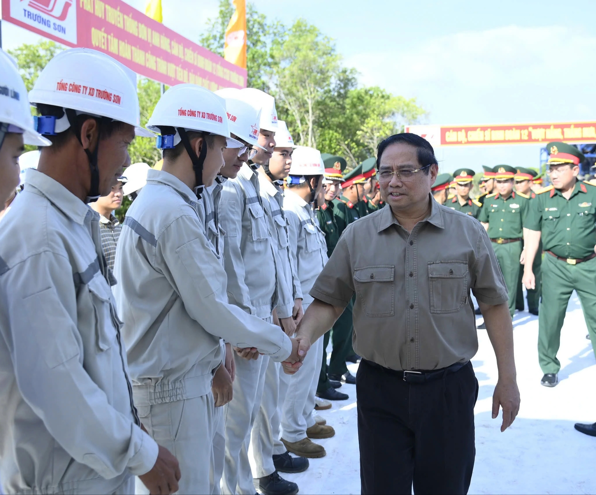 Thủ tướng Phạm Minh Chính thúc tiến độ cao tốc Cà Mau-Đất Mũi, đường Hòn Khoai   - Ảnh 3.