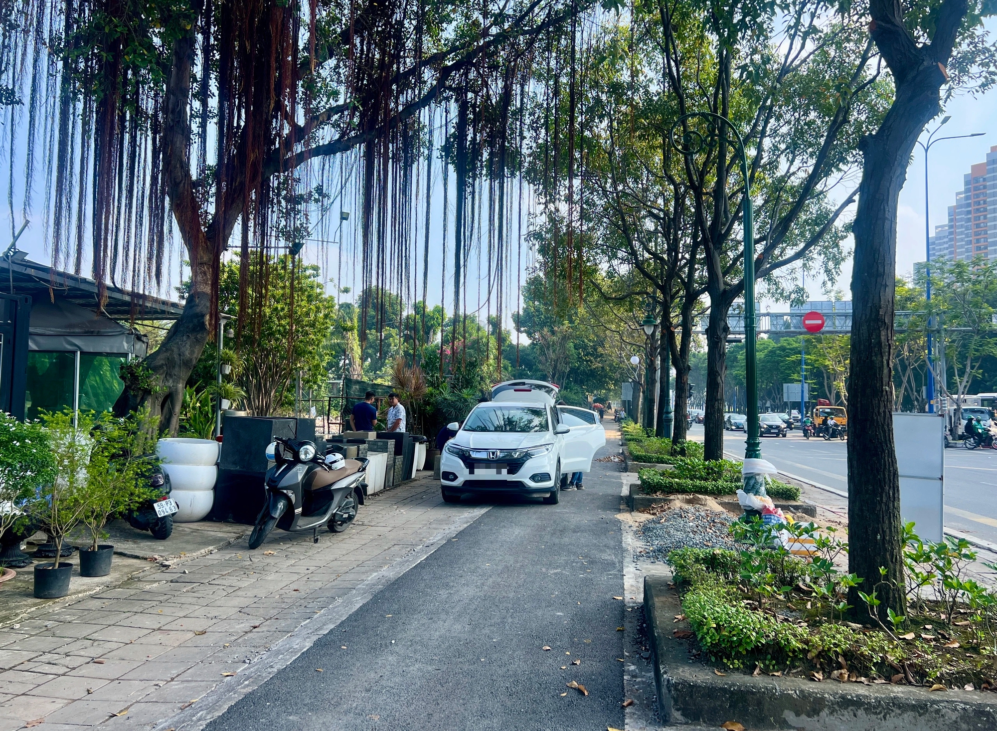 L&agrave;n xe đạp đầu ti&ecirc;n ở TP.HCM sắp ho&agrave;n th&agrave;nh: Người d&acirc;n h&agrave;o hứng trải nghiệm - Ảnh 10.