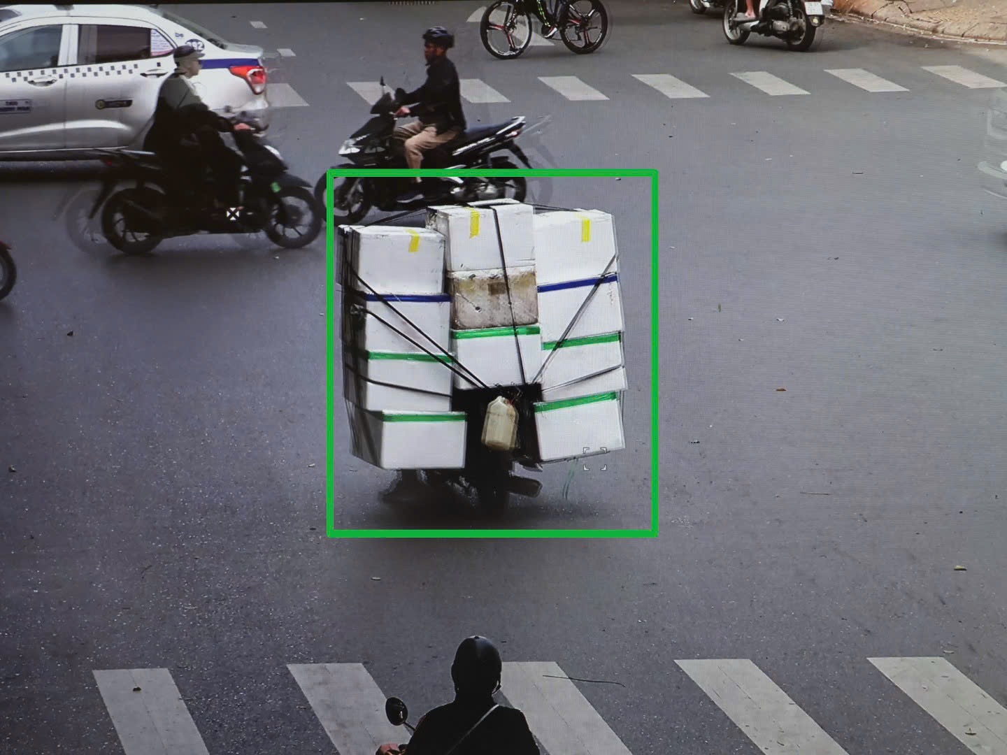 ‘Bịt mắt’ camera AI bất thành, nhiều tài xế bị xử lý- Ảnh 1.